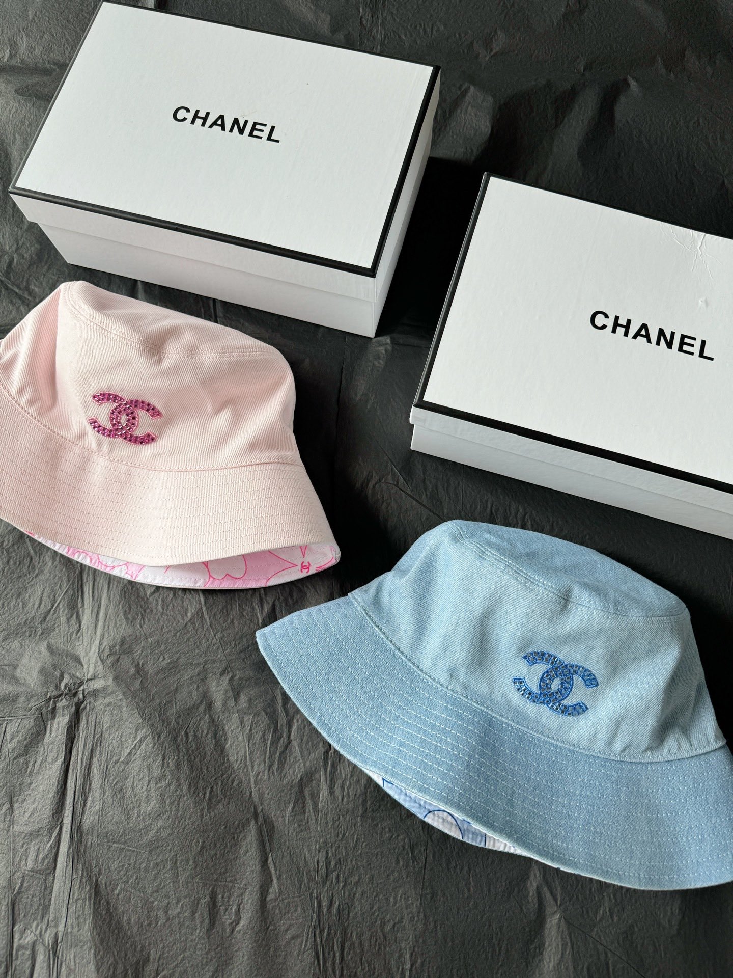 NO:934276,Blue·detailed actual photos. It can be worn on both sides and has a completely different feel. It’s a very summer color scheme. Highly recommended.19860909蓝色·细节实拍图 双面可戴完全不一样的feel 很夏天的配色,满分推荐,,,Women's clothing