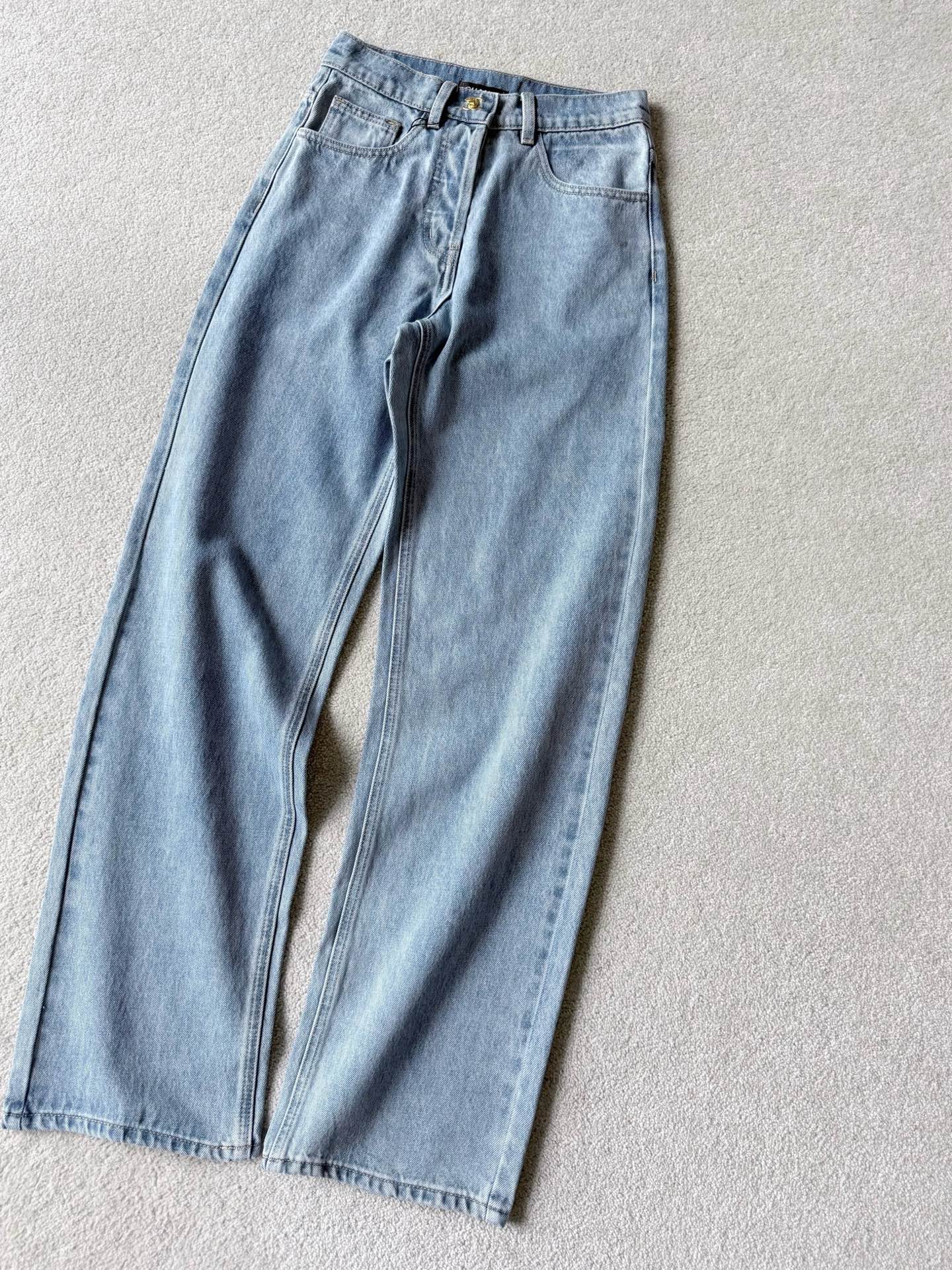 NO:906739,Blue·Details Actual Photos Suitable for all colors in spring, summer, autumn and winter. Needless to say how versatile light blue is, it makes you feel comfortable and confident in it.19860909蓝色·细节实拍图 契合春夏秋冬一切色系 浅蓝色有多么百搭,无需多言 让你穿得舒心又自信,,,Women's clothing