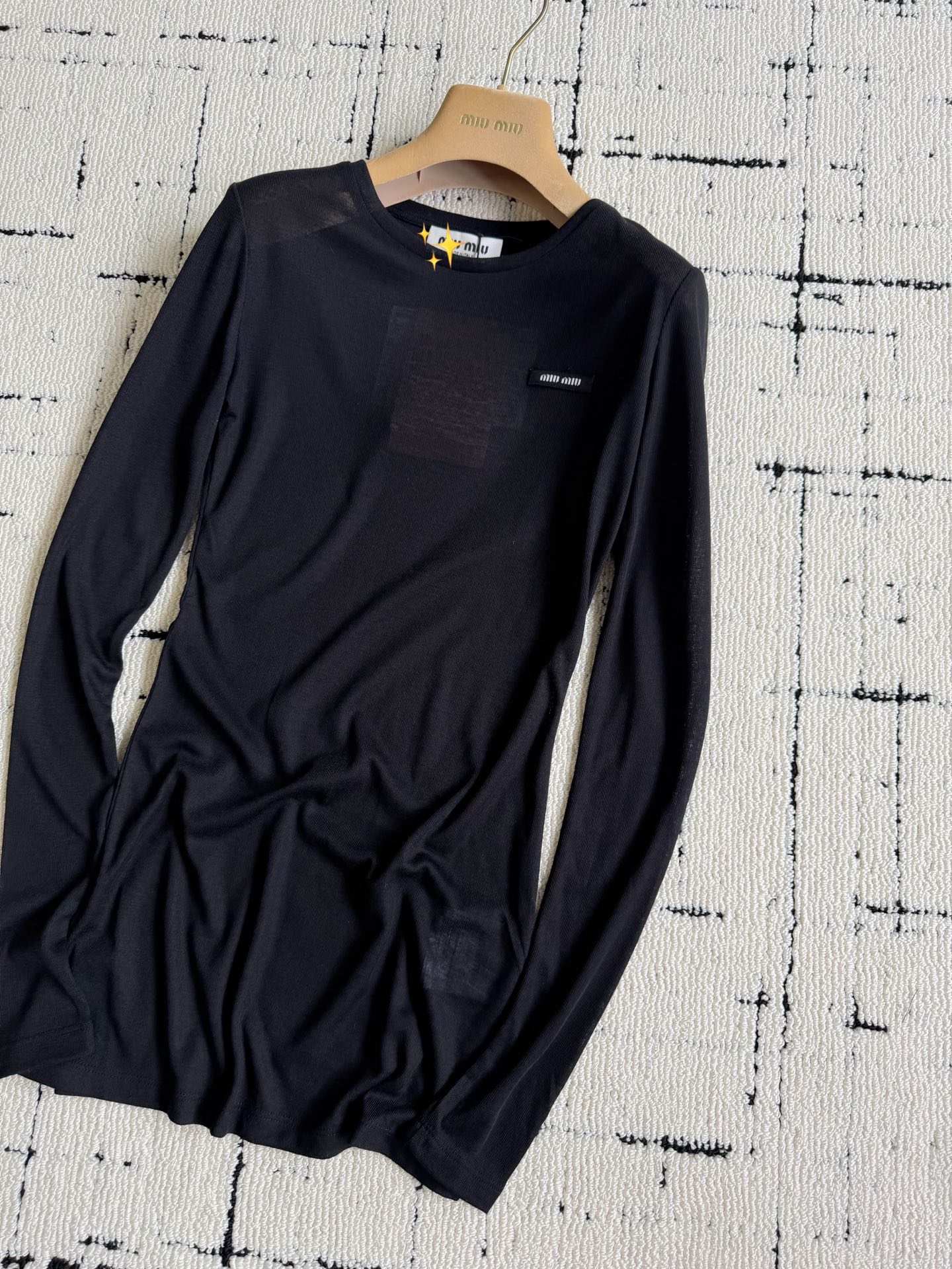 NO:932216,Black·Details Actual Photos If you want to look thinner every day, wear black. It is also suitable for sun protection in summer. You can layer the three colors of white, gray and blue at will.19860909黑色·细节实拍图 要日常又显瘦的就入黑色 夏季当防晒也很适合 可任意叠穿白·灰·蓝三个颜色,,,Women's clothing