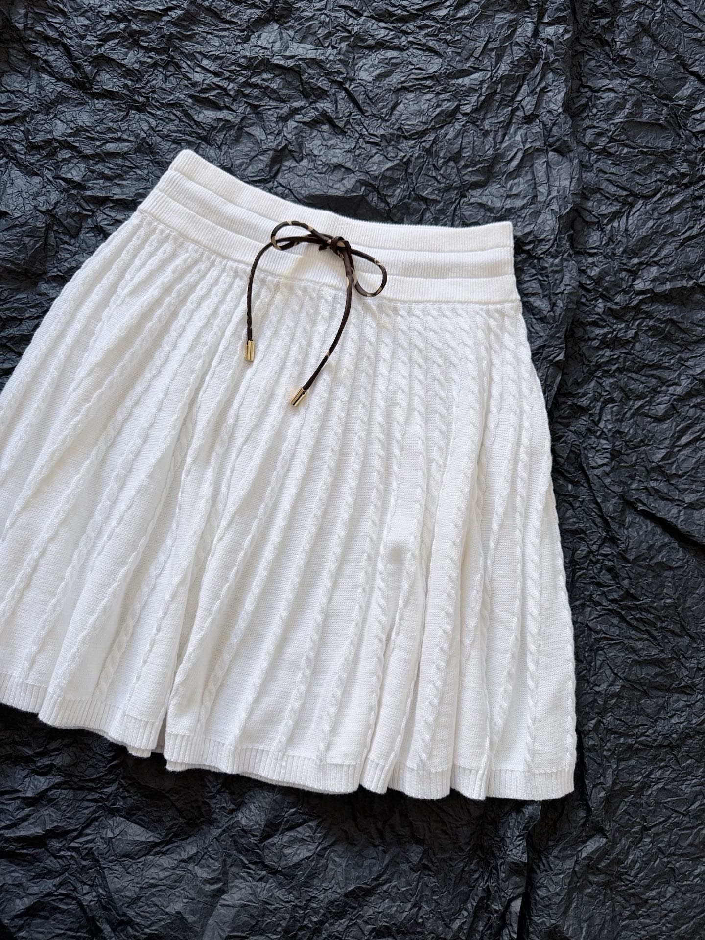NO:899443,Matching skirt·Real photos of details. My family's consistent high-cost wool restores the feel/draping/upper body effect. You can come and go freely without pressure ~,,skirts,19860909配套半裙·细节实拍图 我家一致高成本毛料 还原手感/垂坠感/上身效果 你们可以自由出入无压力 ~,,skirts,,Women's clothing