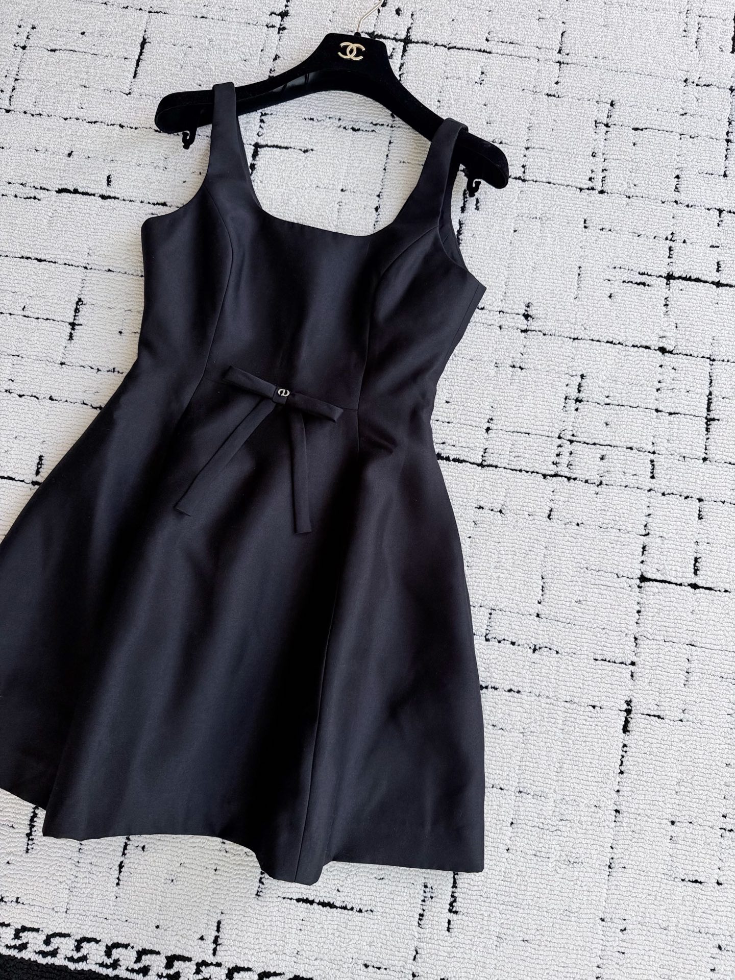 NO:933284,Black·detailed real photos. The latest style in 26 years. The new version and design are more advanced to meet your dressing needs for different occasions. Wearing a little black dress every day gives people the atmosphere that they grew up rich and there is no shortage of money in the family ~~,,skirts,19860909黑色·细节实拍图 26年最新的款式 全新的版型和设计更高级 满足你们不同场合穿搭需求 日常穿小黑裙,给人从小富养长大 家里不缺金的氛围 ~~,,skirts,,Women's clothing