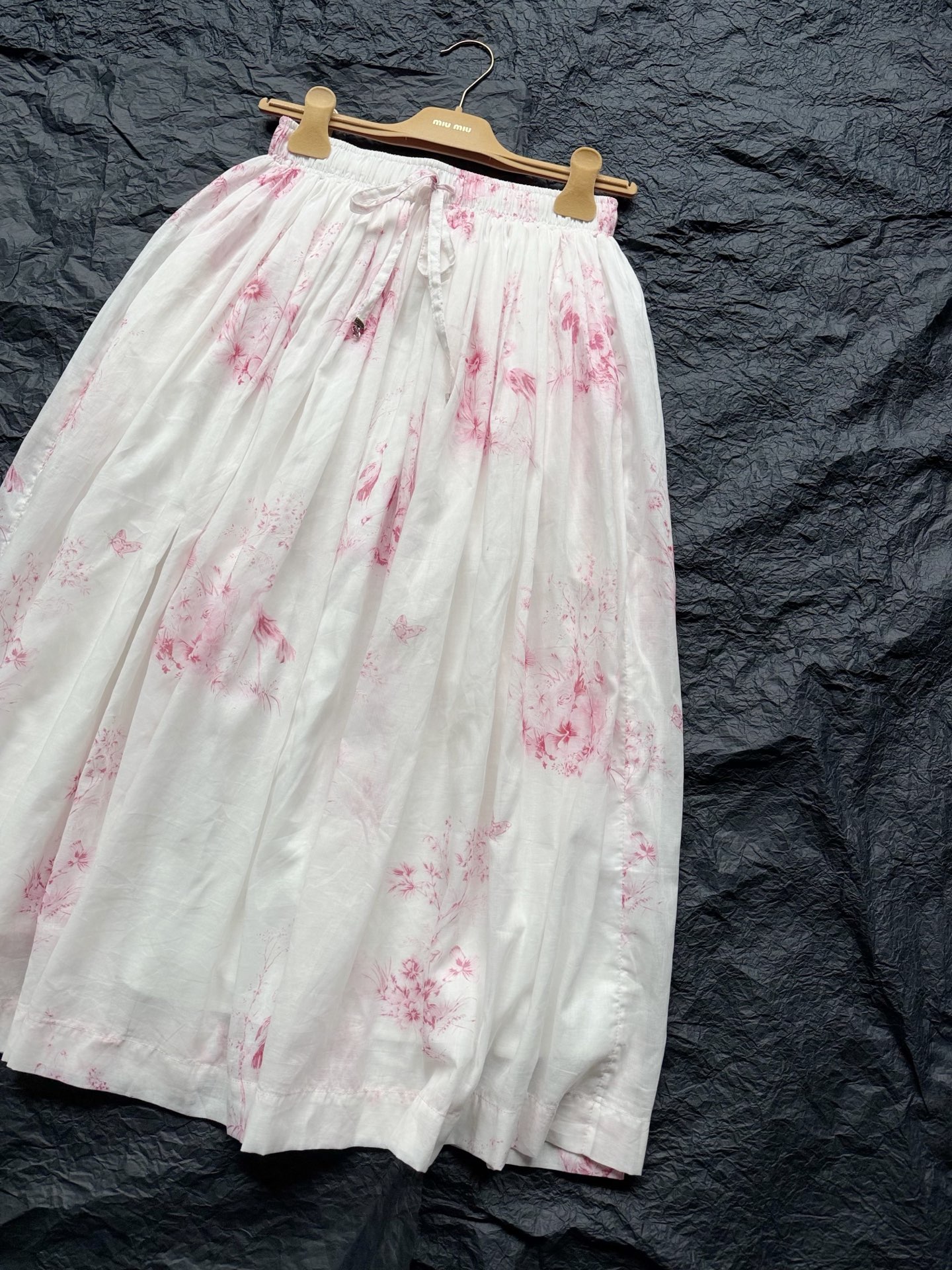 NO:934286,The DR skirts produced by my family must be high-quality. The products that are carefully selected and shipped to you can stand the test of low saturation, huge materials, softness and breathability. We have restored these essences in place. Especially the clarity and saturation of the fabric printing. There are not many that are so perfect. You can compare more. A skirt uses twice the fabric of an ordinary skirt, including consistent lining and hardware details. Buy it and you will earn a single product, skirts,19860909我家出品dr半裙,必定精品 给你们精心筛选出货的都经得起考验 低饱和度 巨大用料 柔软透气 这些精髓我们都还原到位. 特别是面料印花的清晰度和饱和度 真正做到如此完美的不多 你们可多多去对比. 一条裙子用的面料是普通裙子的2倍 包括一致的内衬和五金细节 买到就是赚到的单品,,skirts,,Women's clothing