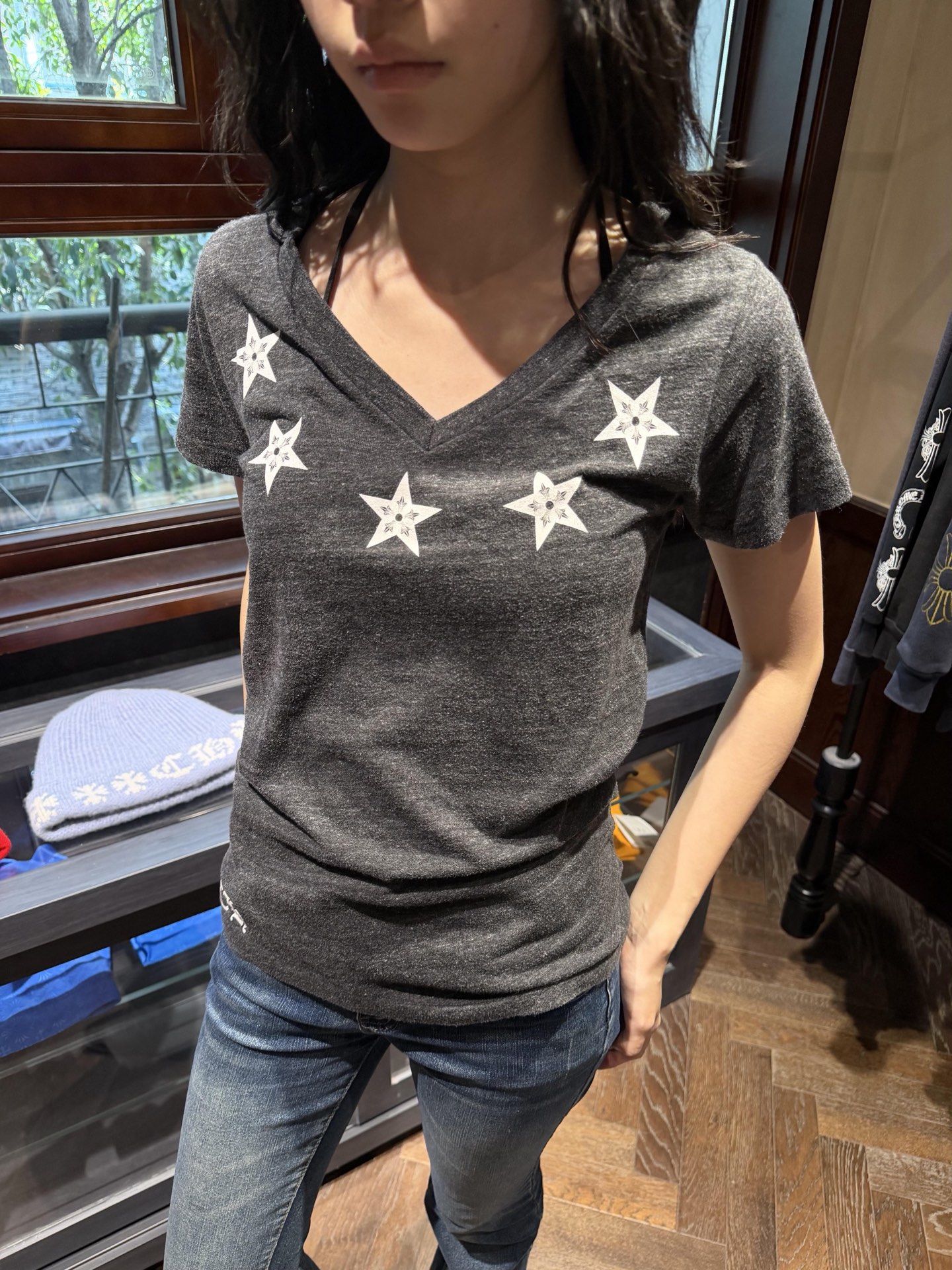 NO:945622,Looks good both front and back. Best V-neck tee of the month,,19860909前后都好看 本月最佳V领tee,,,Women's clothing