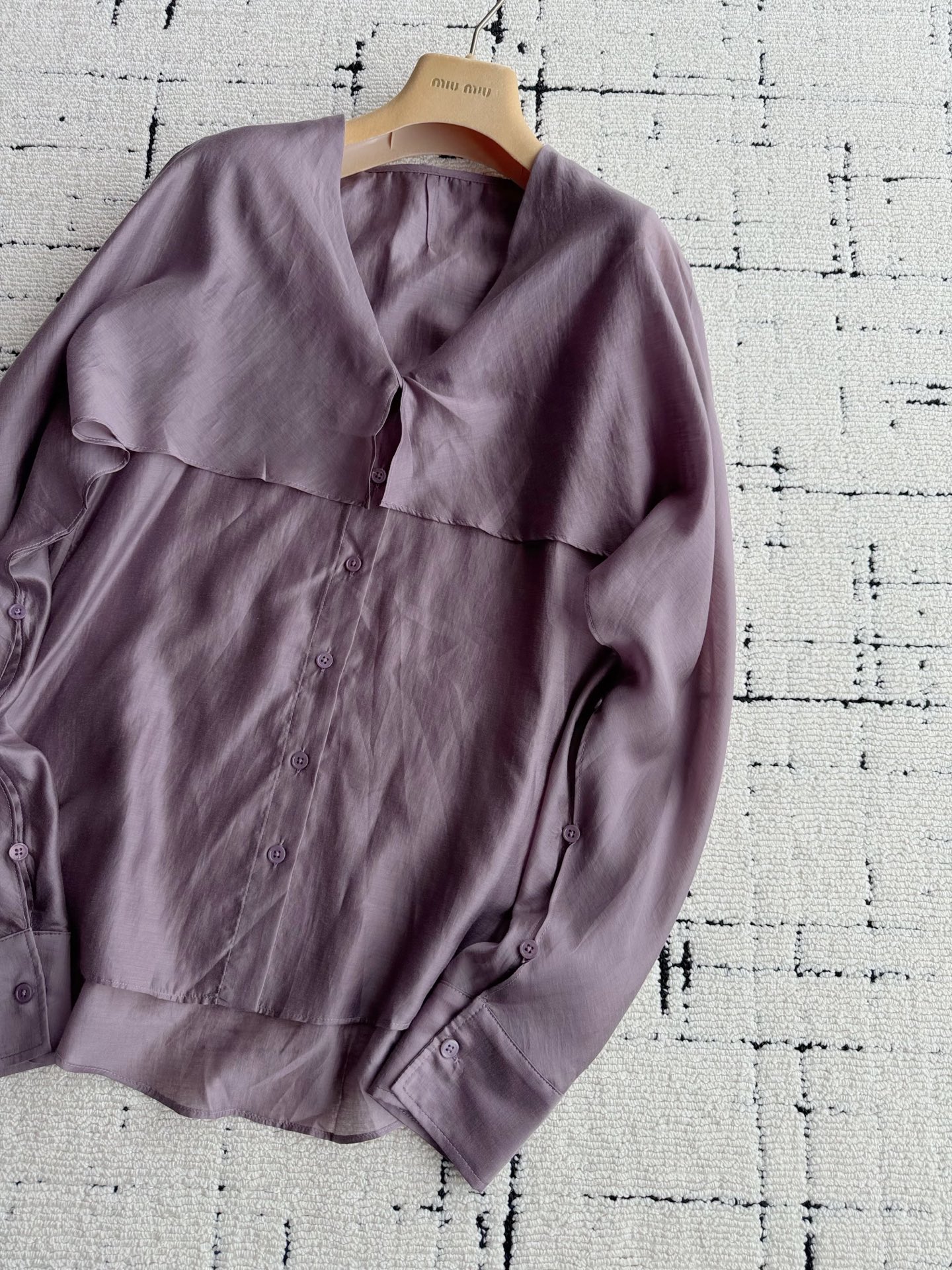 NO:893822,Noble and elegant purple·Real photos of details. This color can withstand comparison without pressure. I have changed the color many times in my home, including the elegant feeling of the upper body, and it has been perfectly achieved!!,,19860909尊贵典雅紫色·细节实拍图 这个色调经得起前往对比无压力 我家对调很多次 包括上身的飘逸感 都做到了淋漓尽致 !!,,,Women's clothing