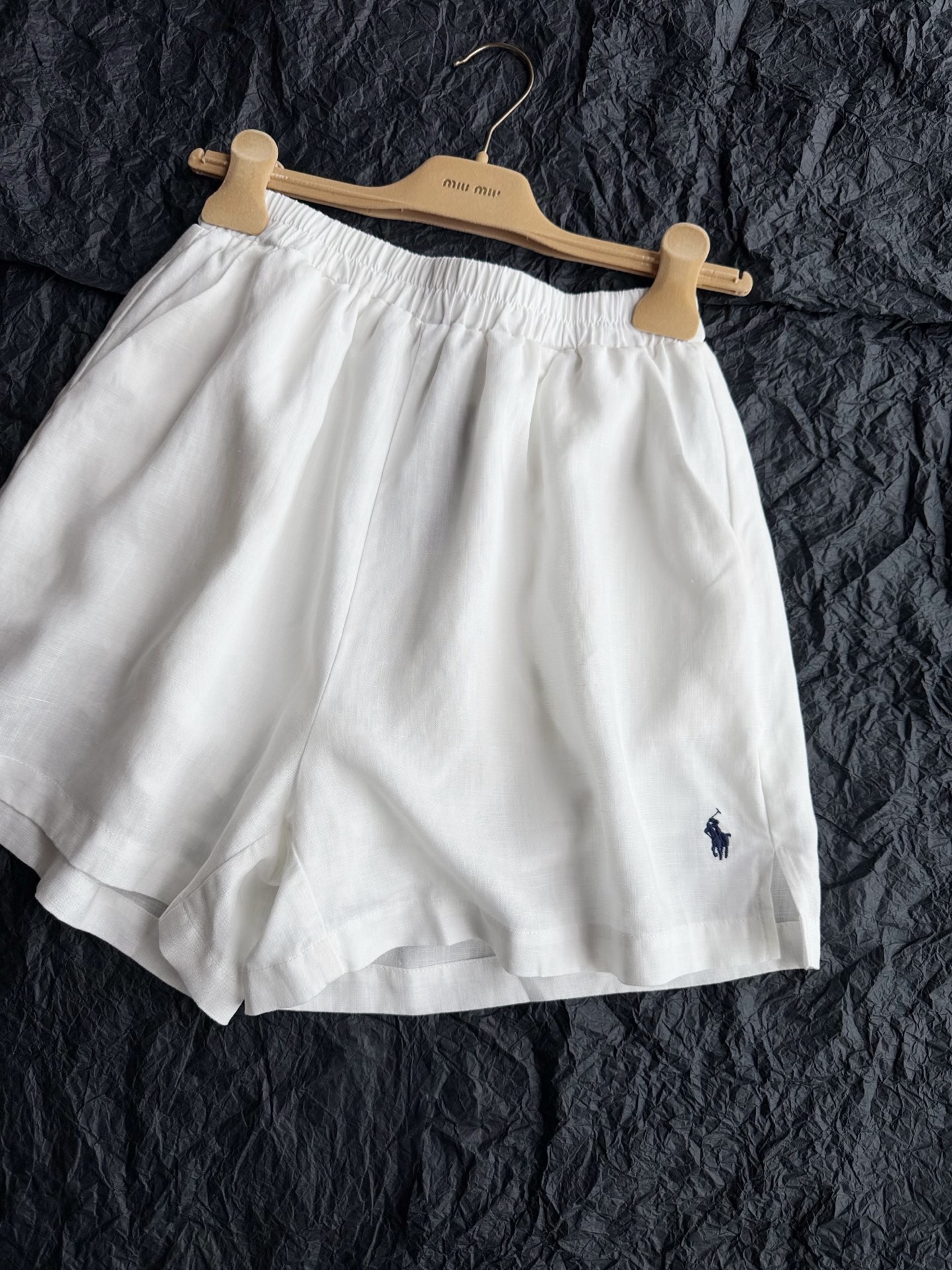 NO:907460,Real photos of white details. It has a proper old-money atmosphere. You can buy a pair of shorts and stock up on another pair. We have intimate linings at home to make you more comfortable and pleasant to wear.,,shorts,19860909白色·细节实拍图 妥妥的老钱氛围感拉满 可以买一条再囤一条的短裤 我们家都有贴心内衬 当你穿着更加舒适宜人.,,shorts,,Women's clothing