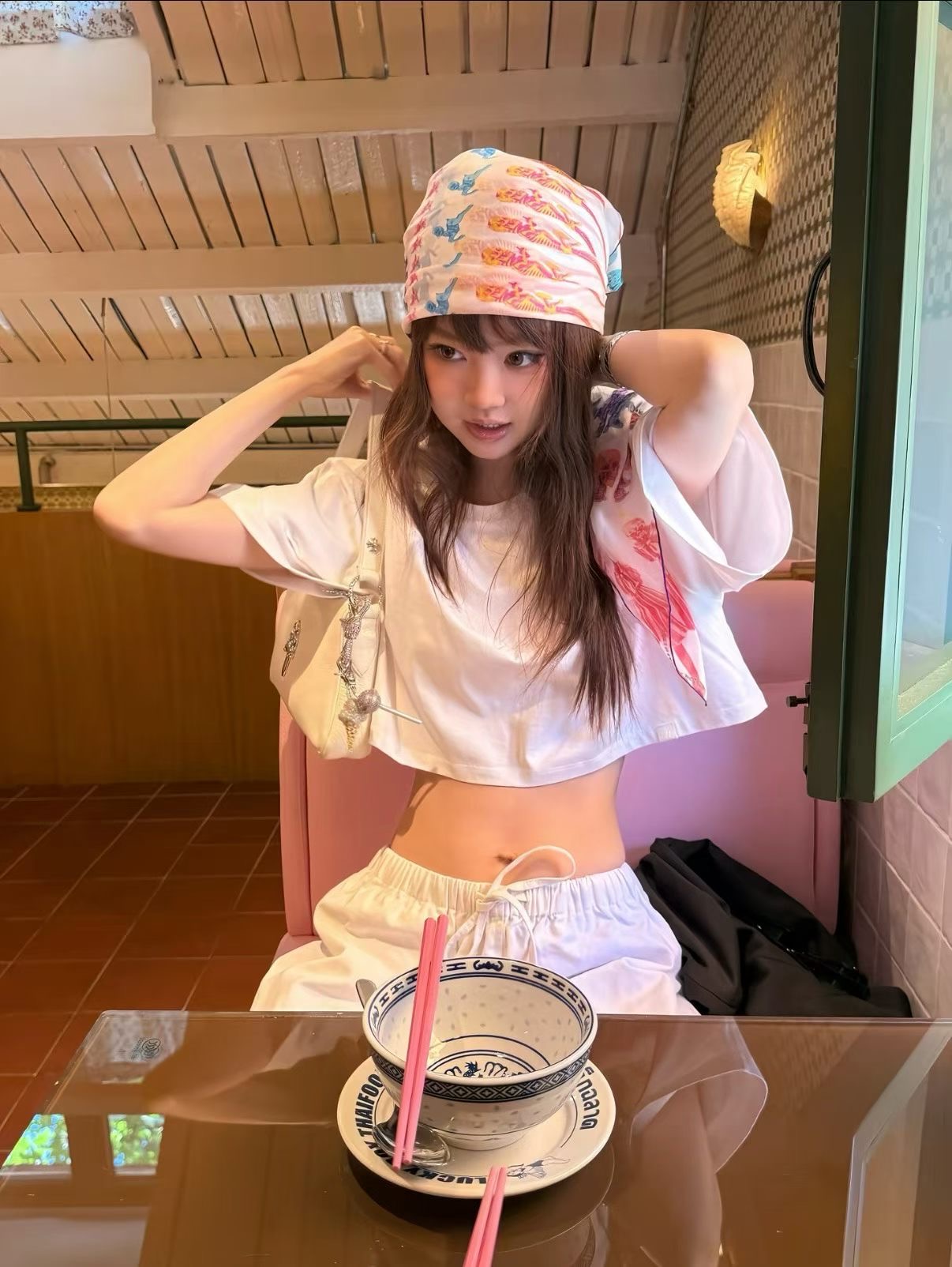 NO:909125,It looks beautiful as a headscarf or a belt, and can be worn casually.19860909当头巾或腰带 随意驾驭都美,,,Women's clothing