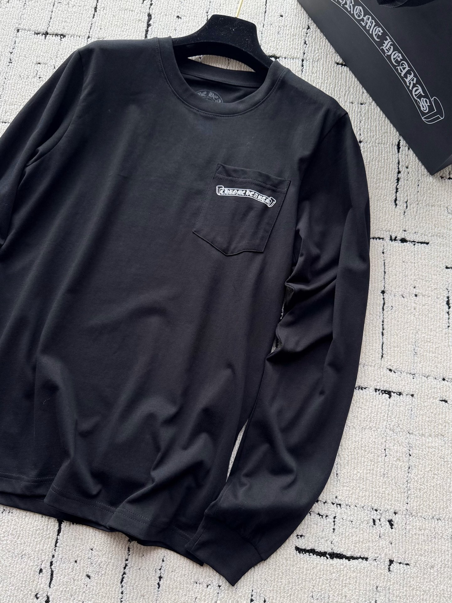 NO:909134,Actual photos of black details. It can be worn all year round. It can be purchased by one person and shared by the whole family. It is very cost-effective and practical.19860909黑色·细节实拍图 一年四季都能穿到的款 一人入手全家共享 性价比和实穿性都拉满了,,,Women's clothing