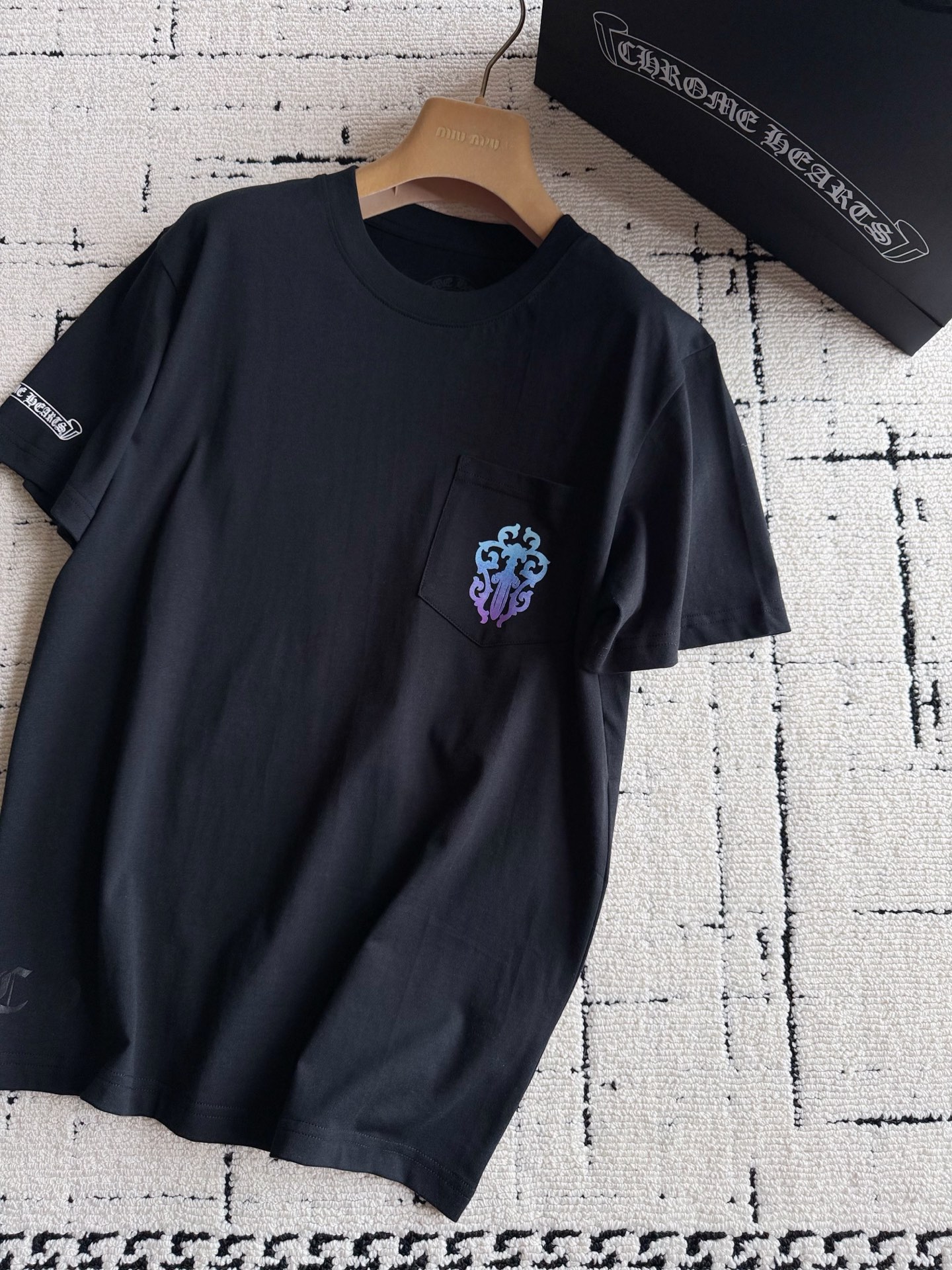 NO:925001,Black·Details Actual Photos Super Stylish Gradient Sanskrit Printing The transition of colors in my house is very natural. It is different from the workmanship of small factories in the market.,,19860909黑色·细节实拍图 超时髦的渐变梵文印花 我家颜色的过渡非常自然 区别市面小厂做工.,,,Women's clothing
