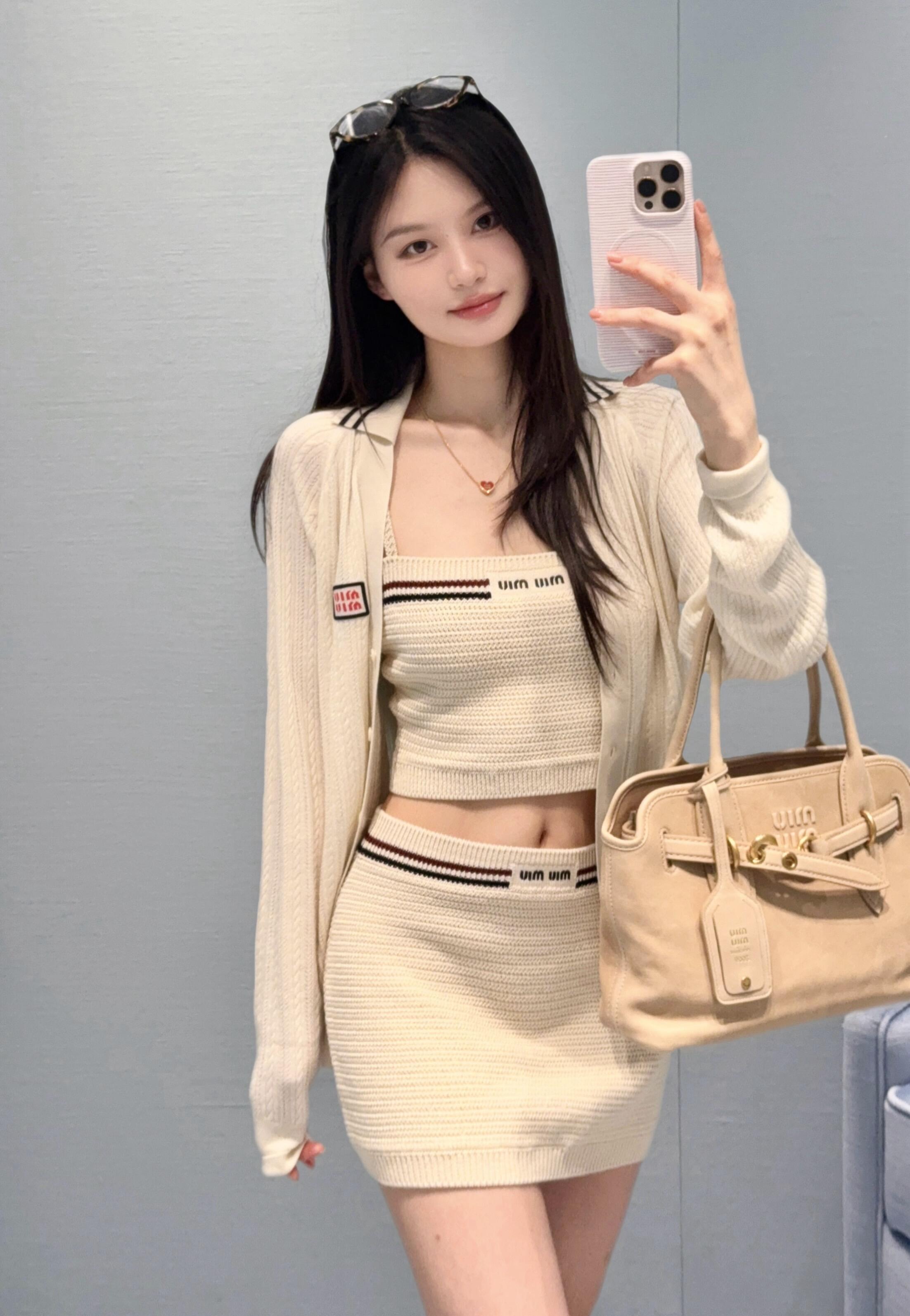 NO:926054,Wear any shirts that are very popular at the counter,19860909任意搭 柜台很热门的小衫,,,Women's clothing