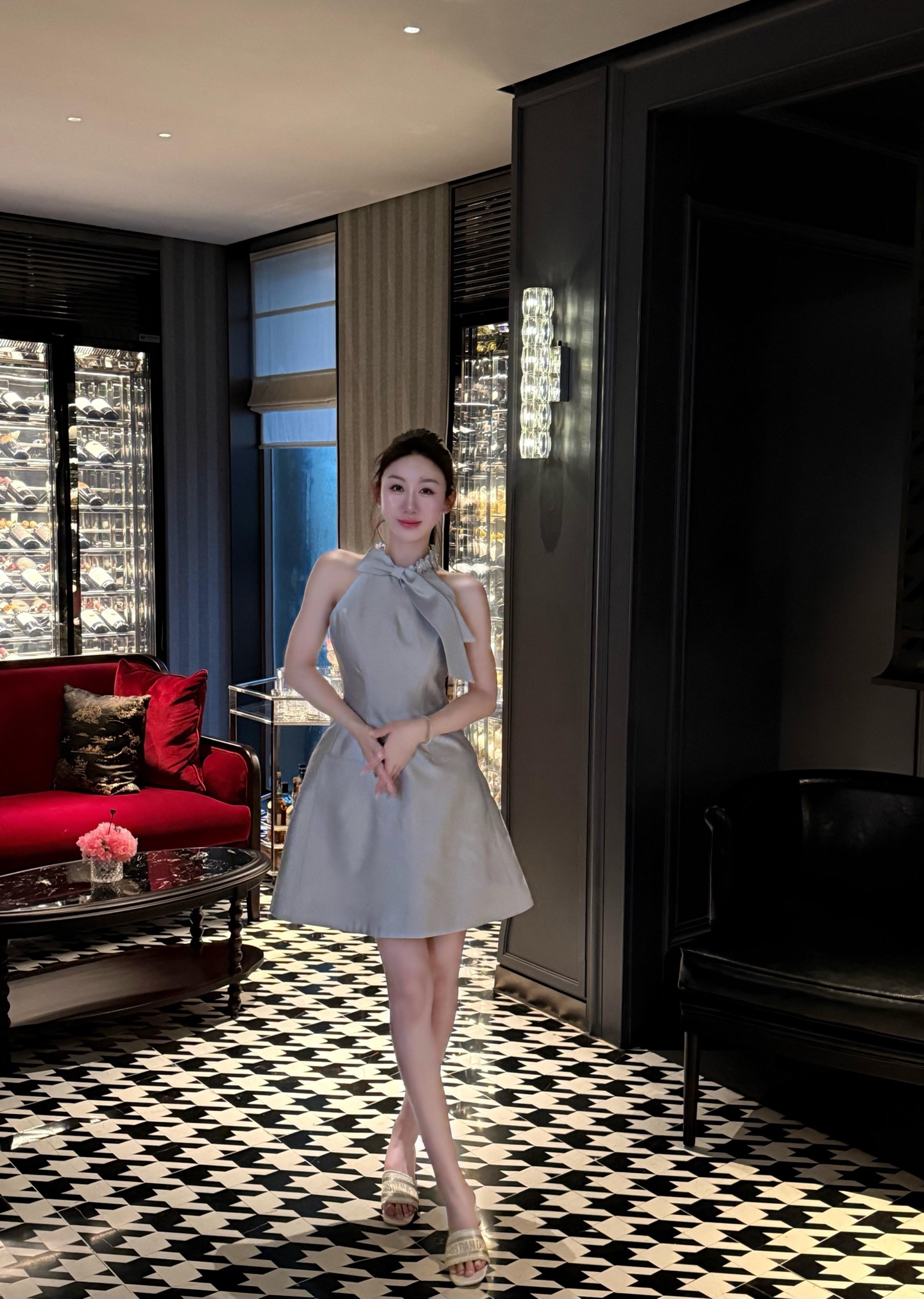 NO:927609,Wearing the right clothes can add a lot of temperament to a person,19860909穿对了衣服 给人增添了不少气质,,,Women's clothing