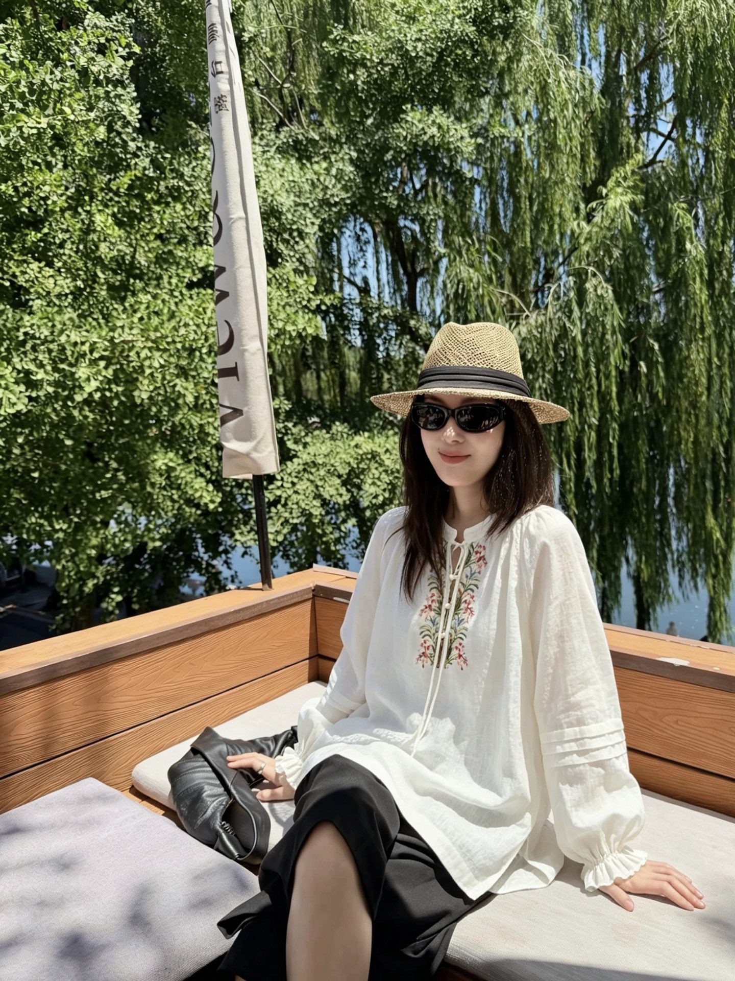 NO:932196,Wearing a top alone is an unforgettable sight for many people.19860909上衣单穿 让很多人都过目不忘,,,Women's clothing