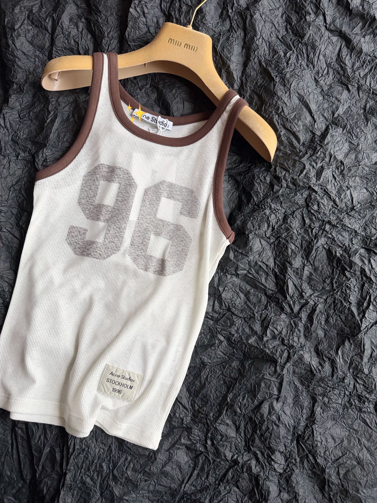 NO:933262,Real photos of brown threads and details. You can feel the breathability and comfort across the screen. American retro fashionable and full-length, easy to wear. Can be paired with any shorts, jeans, shorts, jeans,19860909棕色螺纹·细节实拍图 隔着屏幕都感受得到透气舒适 美式复古时髦拉满,很好穿 搭配任意的短裤,牛仔裤都可,,shorts,jeans,,Women's clothing