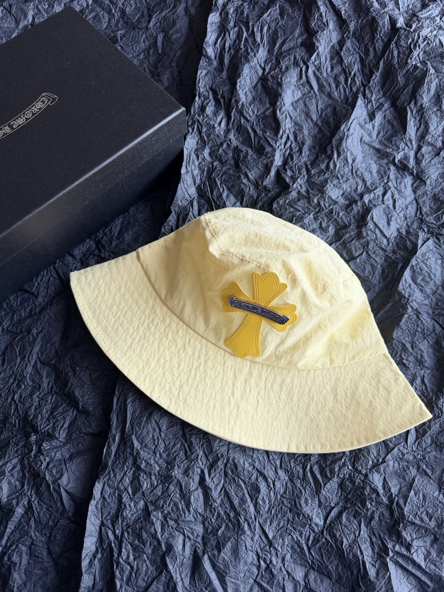 NO:947248,Yellow·Details Actual Pictures This hat is mainly thin and light. Many people don’t understand and think that the heavier the better. In fact, if the hat is light, thin and breathable, you will wear it more frequently in daily life,,hats,19860909黄色·细节实拍图 这一顶帽子就是轻薄为主的 很多人不懂,以为越重越好 其实帽子做到轻薄透气 日常你佩戴的频率才会更高,,hats,,Women's clothing