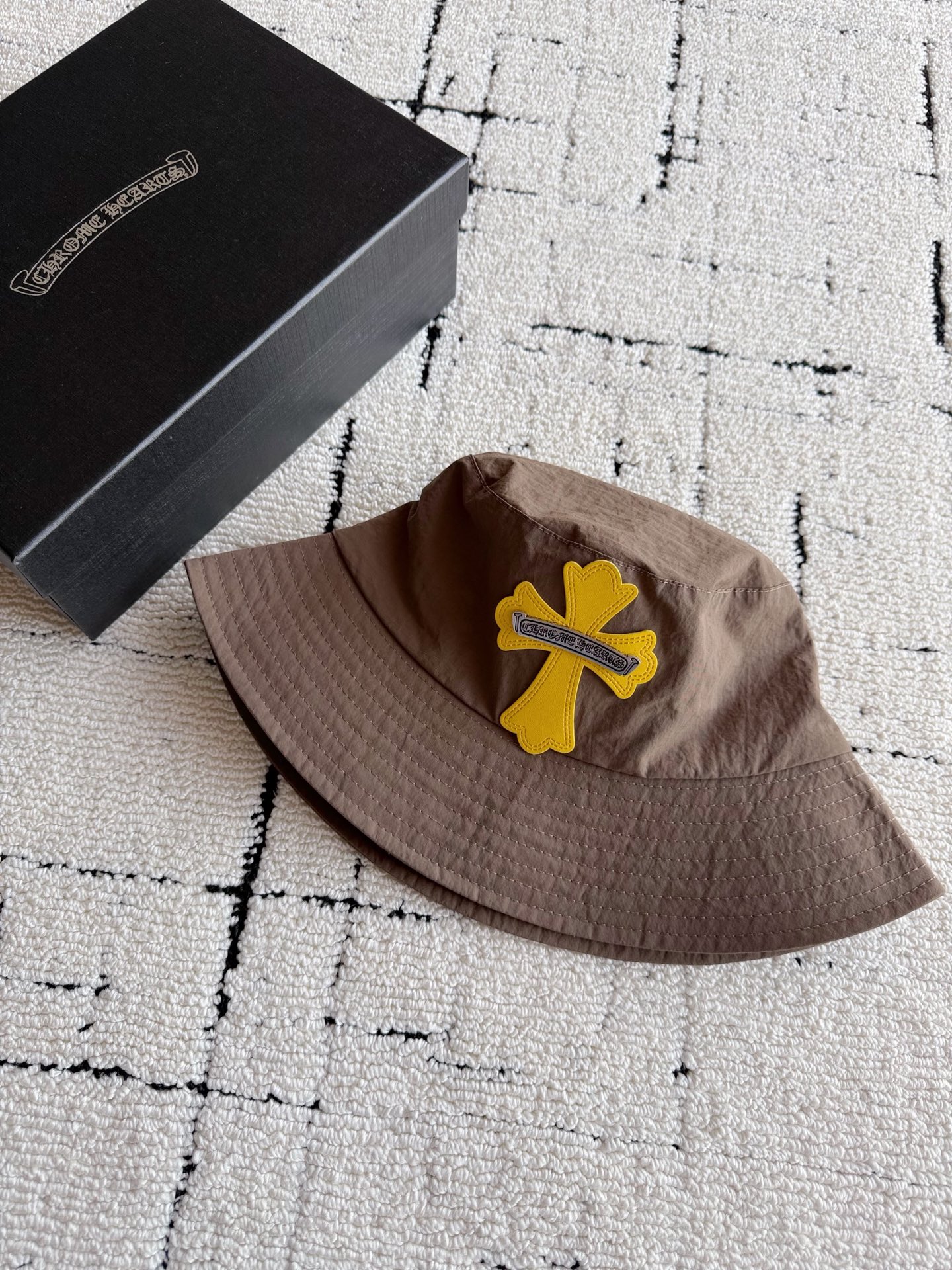 NO:947285,Coffee color·Detailed real photos. This color scheme is very fashionable and can be often used in daily wear. It is not exaggerated at all. The real thing is breathable and light. It can also be worn by those who love the outdoors every day. Hats,19860909咖色·细节实拍图 这个配色很时髦 也是日常穿搭经常可以用到 且完全不会夸张的帽子. 实物透气轻薄 日常钟爱户外的宝子也可以入,,hats,,Women's clothing