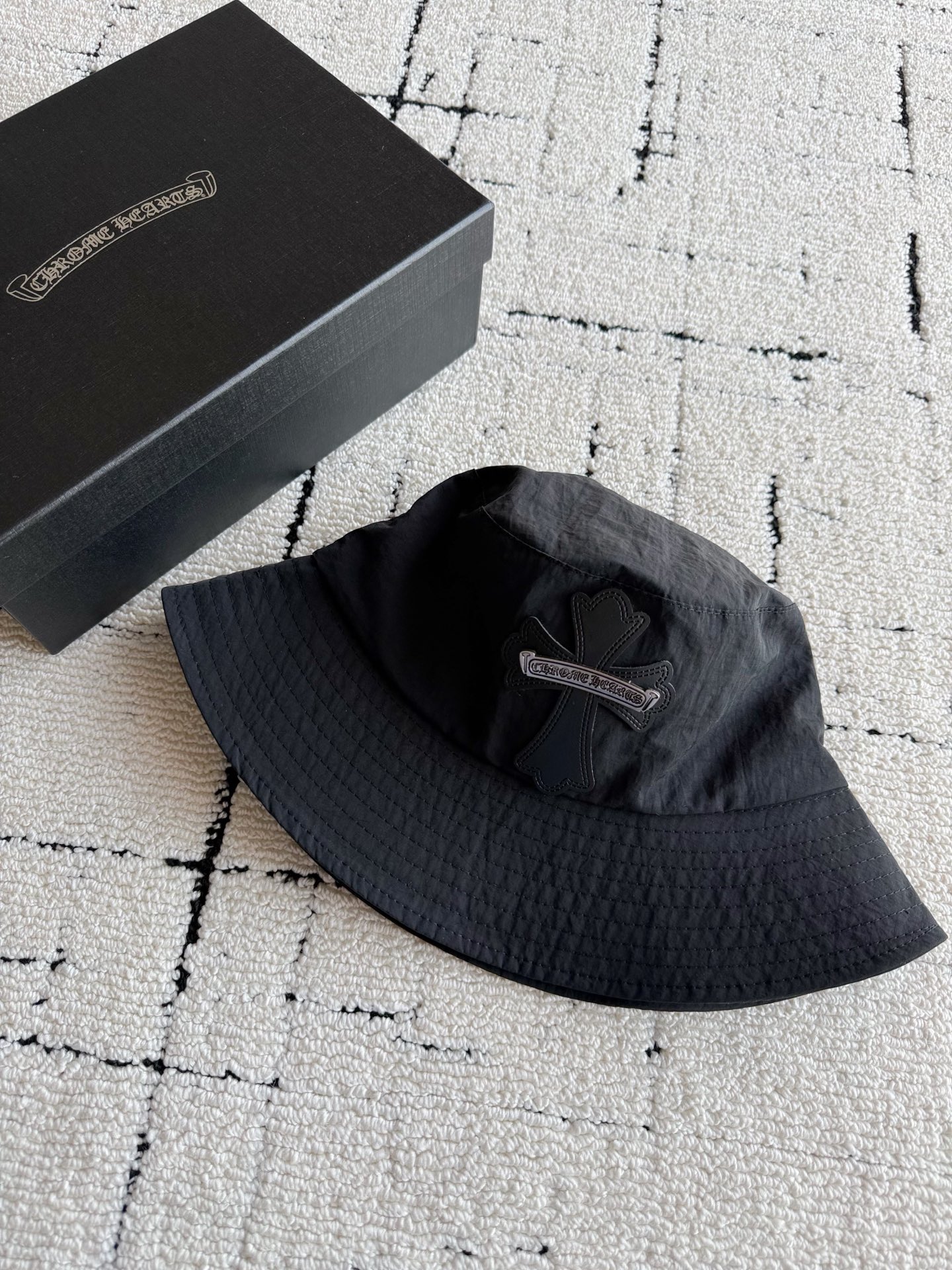 NO:947267,Black·Details Actual Photos If you want a low-key aesthetic that is easy to wear every day, choose black. This unique sports fabric and mesh lining are very light and breathable, and it is no problem outdoors.19860909黑色·细节实拍图 想要日常又好搭 低调审美不打眼的都选黑色. 这款独有的运动面料加网眼内衬 非常轻薄透气,户外也没问题,,,Women's clothing