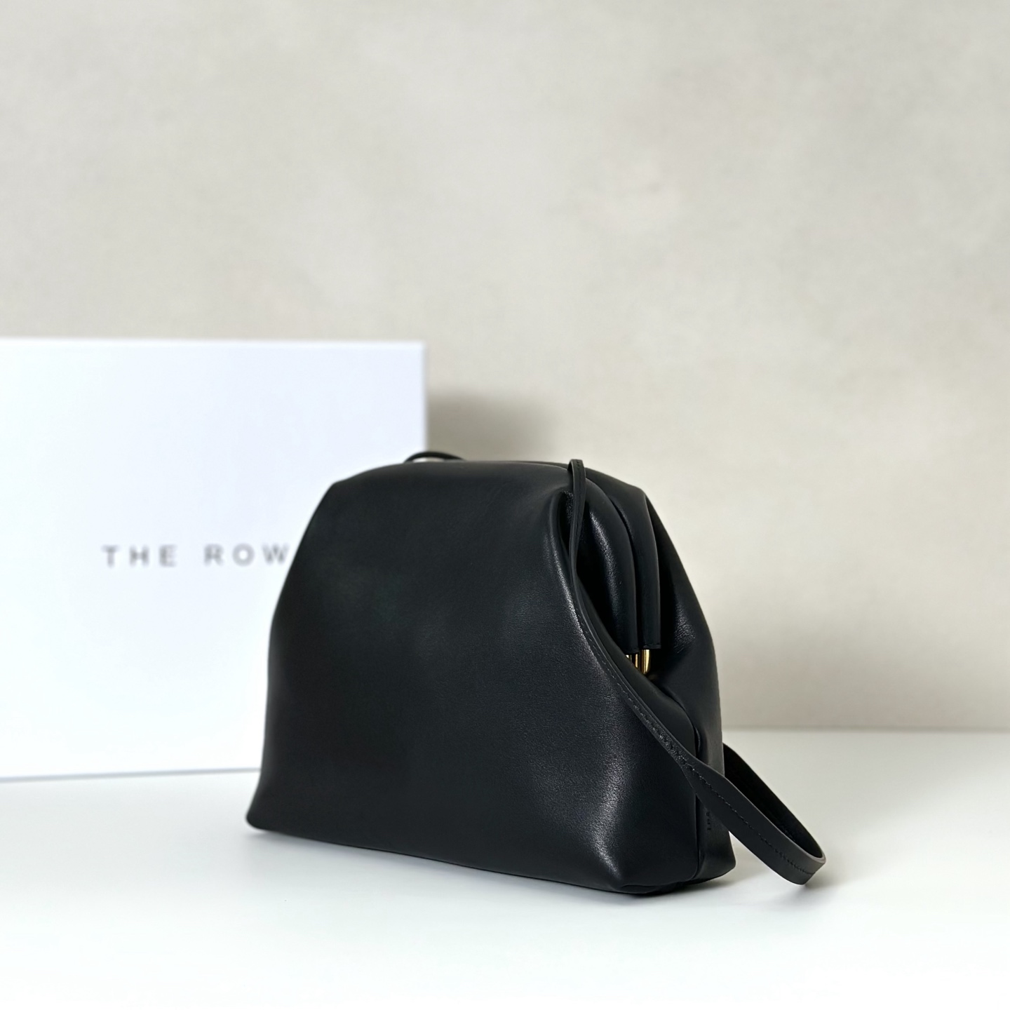 p820。Mira Clutch 夹子包

平纹/黑色（w1781）

尺寸:长23cmX高18cmX侧宽8cm