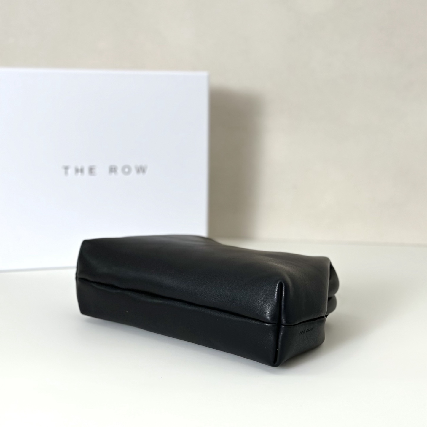 p820。Mira Clutch 夹子包

平纹/黑色（w1781）

尺寸:长23cmX高18cmX侧宽8cm