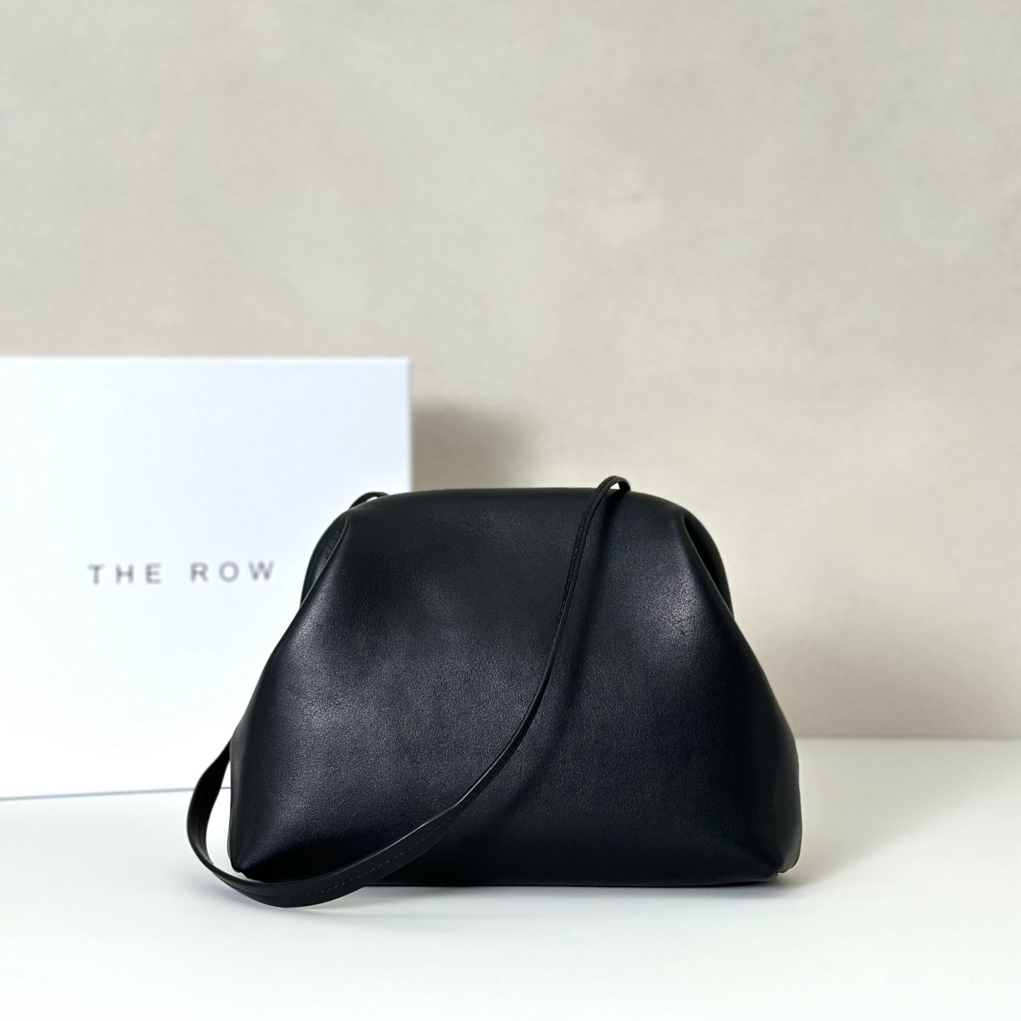 p820。Mira Clutch 夹子包

平纹/黑色（w1781）

尺寸:长23cmX高18cmX侧宽8cm