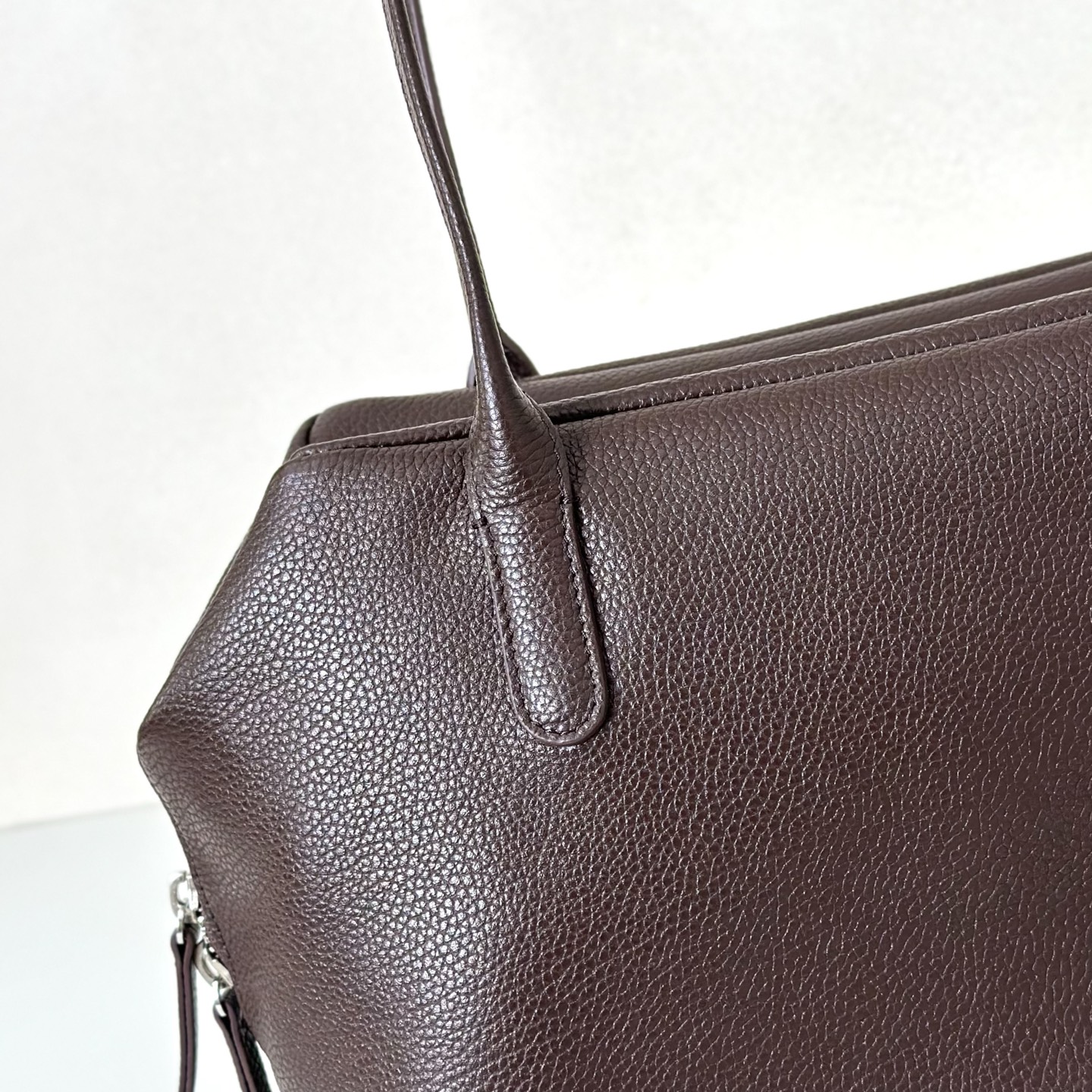 p820。Henri 保龄球包

胎牛/咖啡色（w1759）

尺寸:长30cmX高23cmX侧宽18cm
