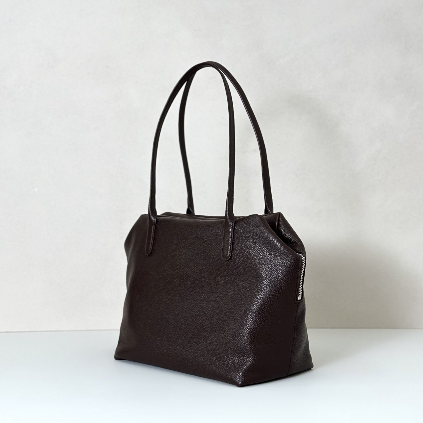 p820。Henri 保龄球包

胎牛/咖啡色（w1759）

尺寸:长30cmX高23cmX侧宽18cm