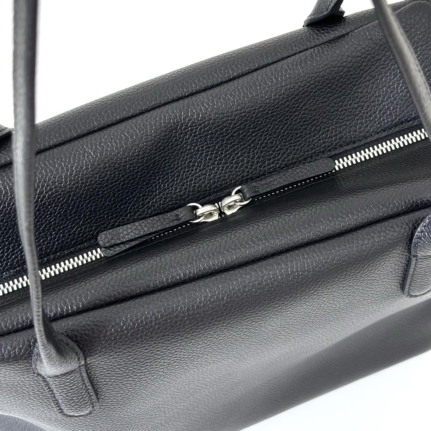 p820。Henri 保龄球包

胎牛/黑色（w1759）

尺寸:长30cmX高23cmX侧宽18cm