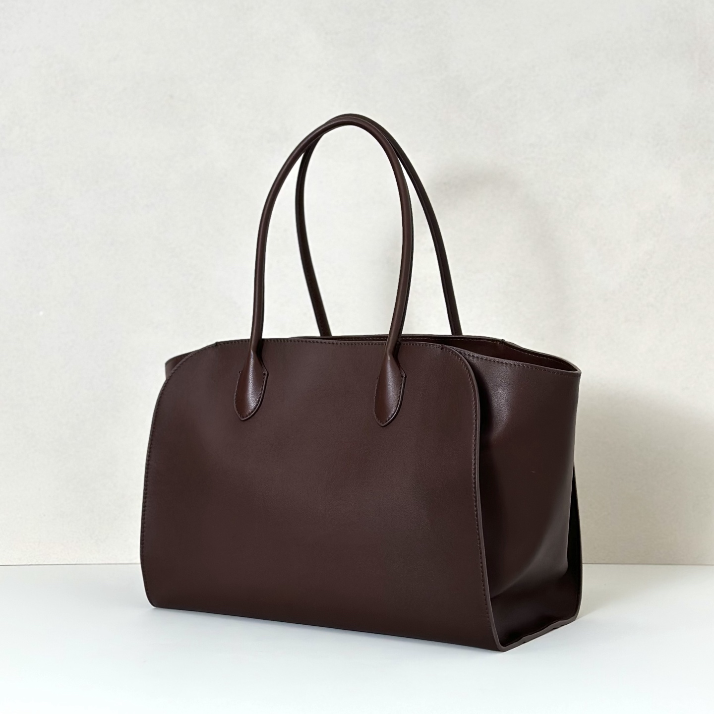 NO:602574,Original leather Marlo 14 handbag plain/coffee w1800) Size: length 36cmX height 27cmX side width 16cm, new style19860909原厂皮 Marlo 14 手提包 平纹/ 咖啡w1800） 尺寸:长36cmX高27cmX侧宽16cm,新款,Bag