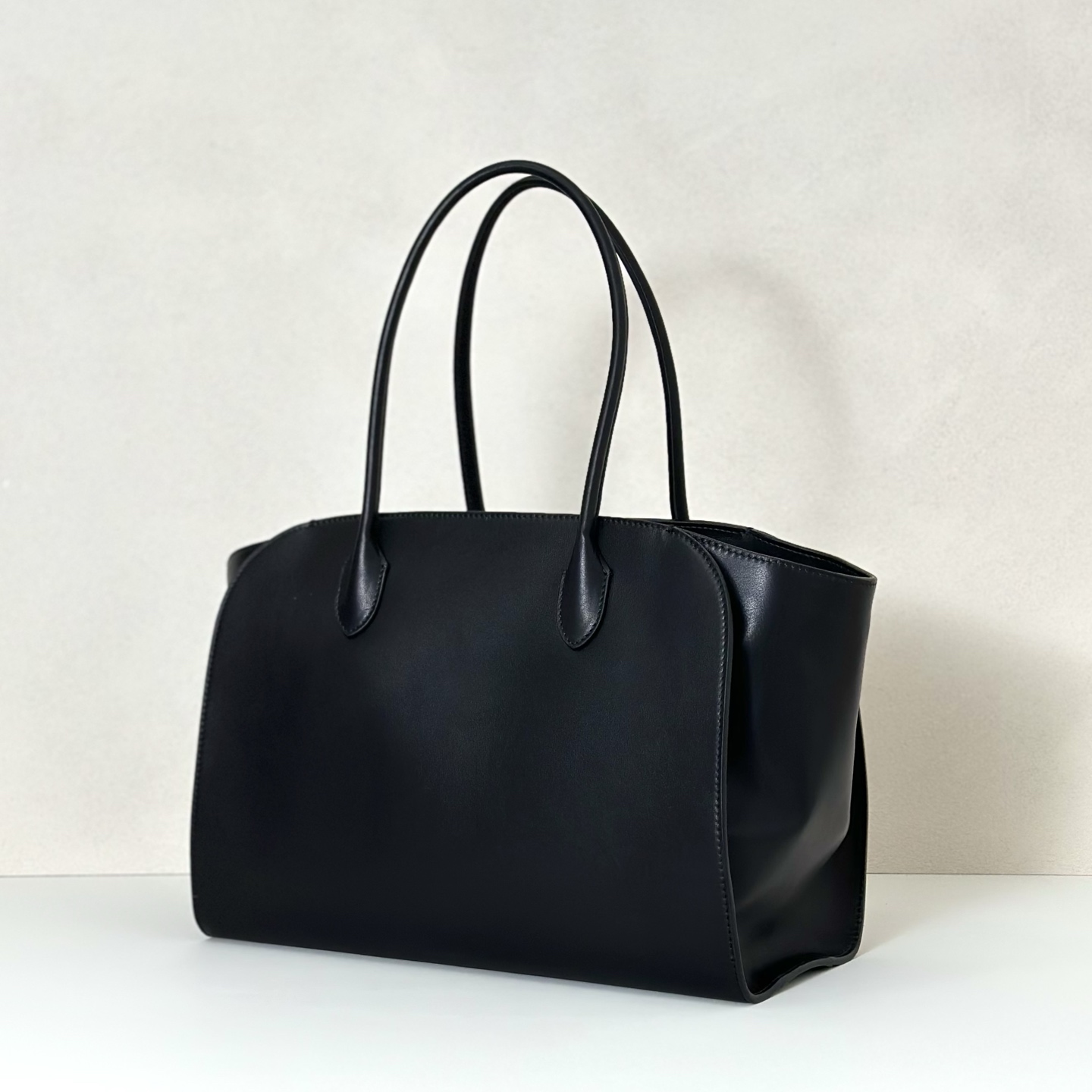 NO:602572,Original leather Marlo 14 handbag plain/black (w1800) Size: length 36cmX height 27cmX side width 16cm, new style19860909原厂皮 Marlo 14 手提包 平纹/黑色（w1800） 尺寸:长36cmX高27cmX侧宽16cm,新款,Bag
