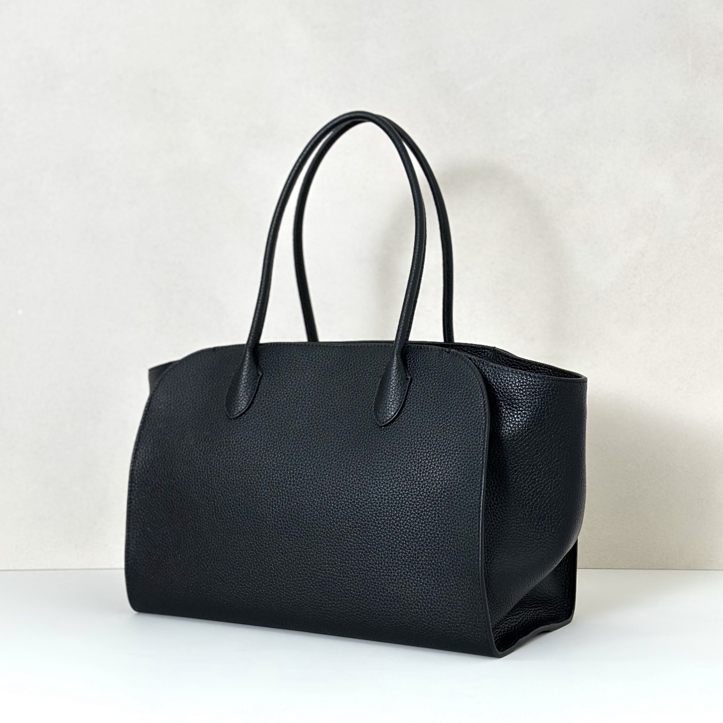 NO:602573,Original leather Marlo 14 handbag litchi pattern/black (w1800) Size: length 36cmX height 27cmX side width 16cm, new style19860909原厂皮 Marlo 14 手提包 荔枝纹/黑色（w1800） 尺寸:长36cmX高27cmX侧宽16cm,新款,Bag