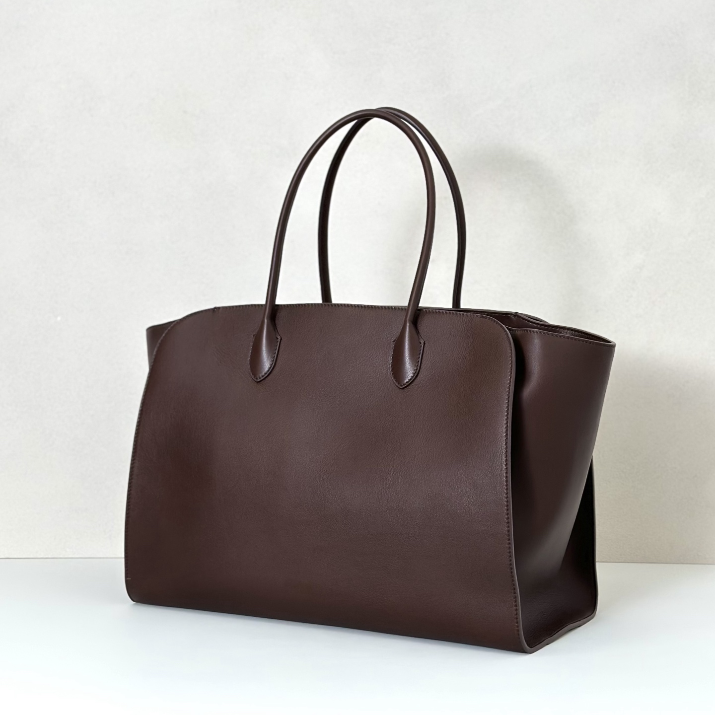 NO:602588,Original leather Marlo 17 handbag plain/brown (w1904) Size: length 44cmX height 30.5cmX side width 19cm, new style19860909原厂皮 Marlo 17 手提包 平纹/啡棕（w1904） 尺寸:长44cmX高30.5cmX侧宽19cm,新款,Bag