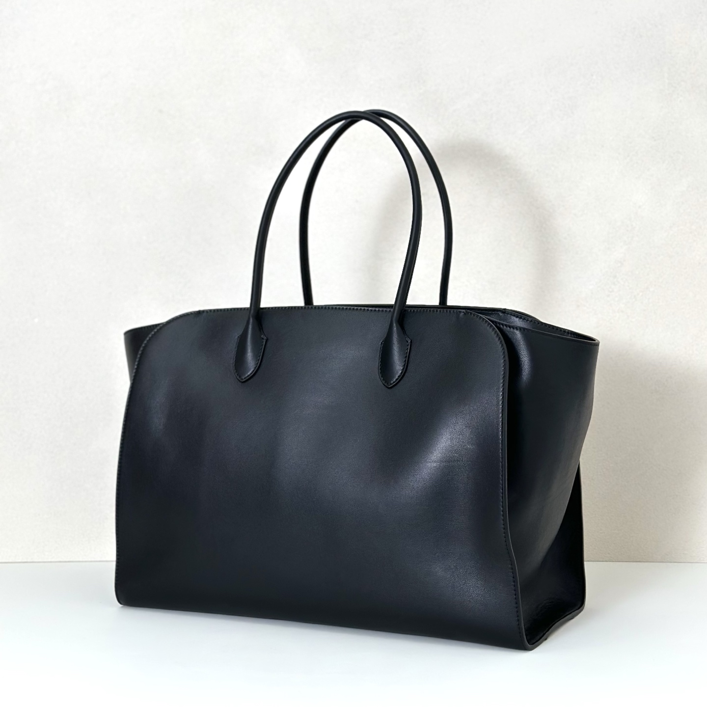 NO:602586,Original leather Marlo 17 handbag plain/black (w1904) Size: length 44cmX height 30.5cmX side width 19cm, new style19860909原厂皮 Marlo 17 手提包 平纹/黑色（w1904） 尺寸:长44cmX高30.5cmX侧宽19cm,新款,Bag