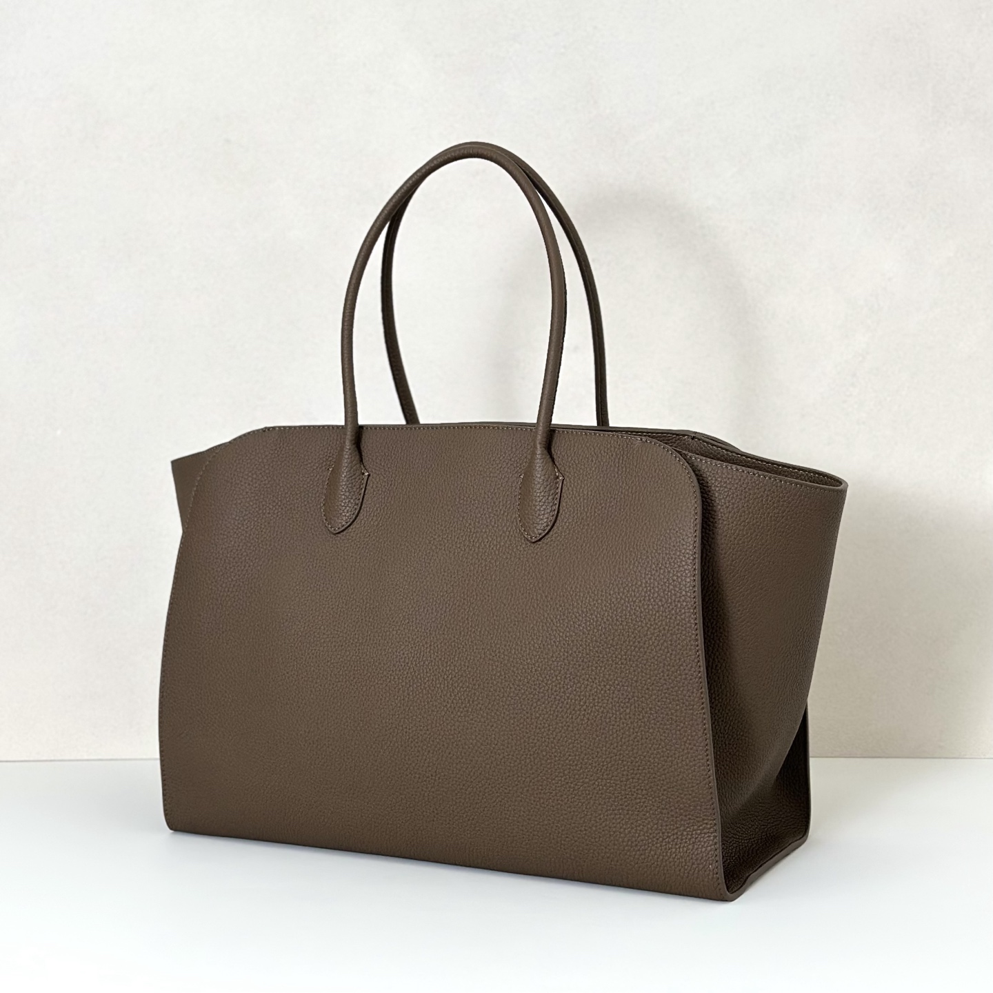 NO:602589,Original leather Marlo 17 handbag, litchi pattern/olive brown (w1904) Size: length 44cmX height 30.5cmX side width 19cm, new style19860909原厂皮 Marlo 17 手提包 荔枝纹/橄榄棕（w1904） 尺寸:长44cmX高30.5cmX侧宽19cm,新款,Bag