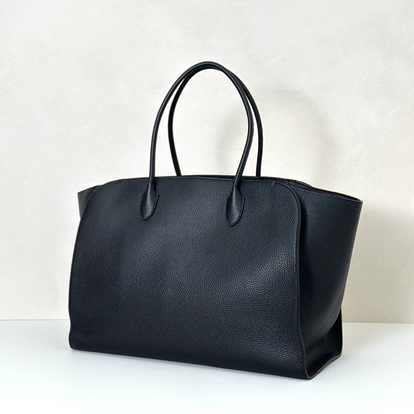 NO:602571,Original leather Marlo 17 handbag litchi pattern/black (w1904) Size: length 44cmX height 30.5cmX side width 19cm, new style19860909原厂皮 Marlo 17 手提包 荔枝纹/黑色（w1904） 尺寸:长44cmX高30.5cmX侧宽19cm,新款,Bag