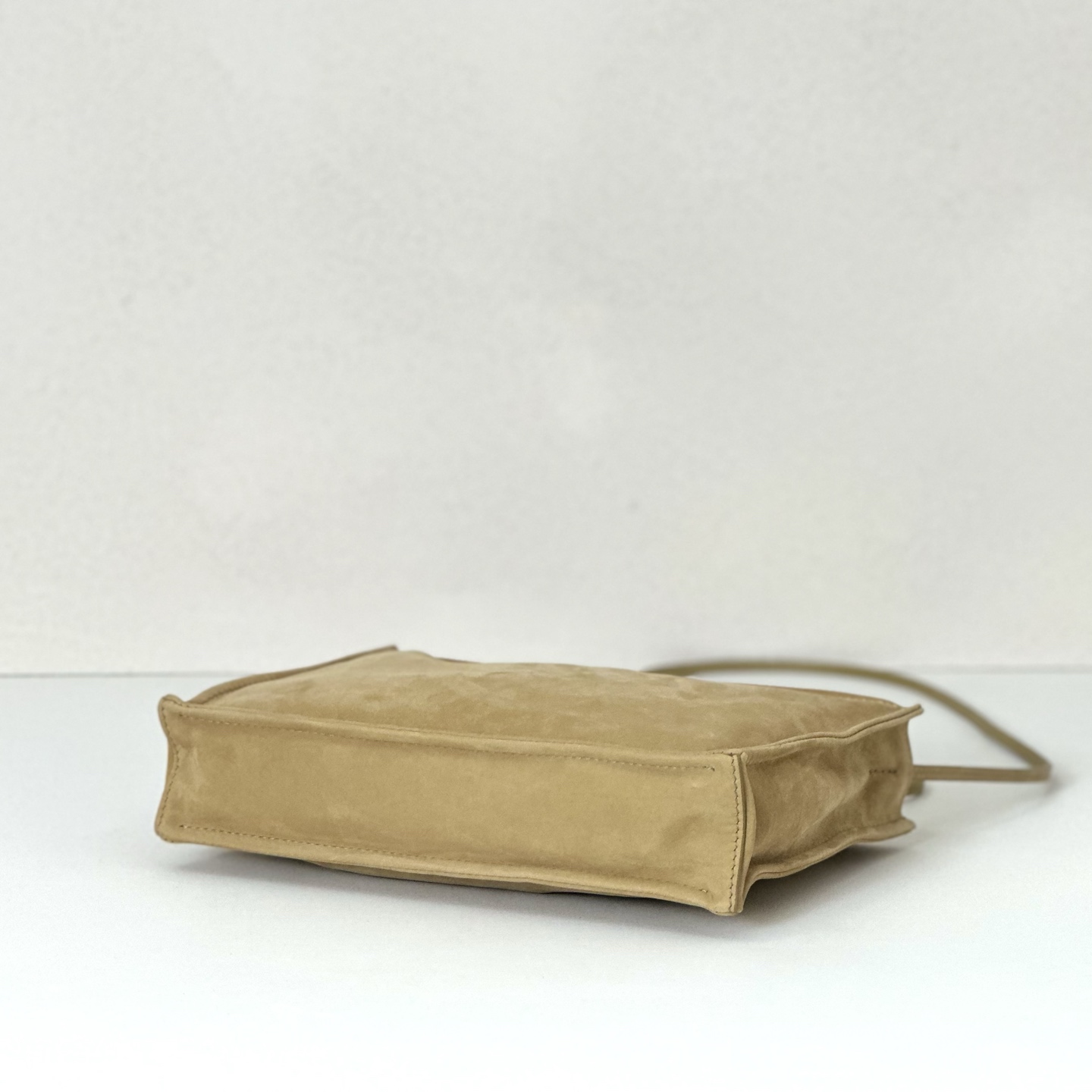 p760。Large Crossbody Bag 横款小斜挎

胎磨砂/芥末黄（w1758）

尺寸:长23.5cmX高16cmX侧宽5.5cm