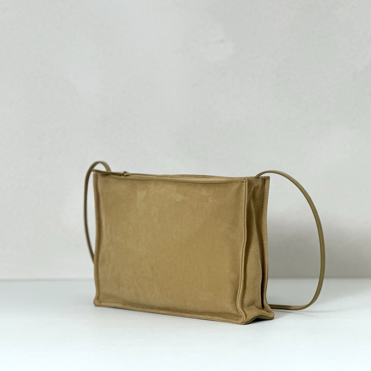p760。Large Crossbody Bag 横款小斜挎

胎磨砂/芥末黄（w1758）

尺寸:长23.5cmX高16cmX侧宽5.5cm