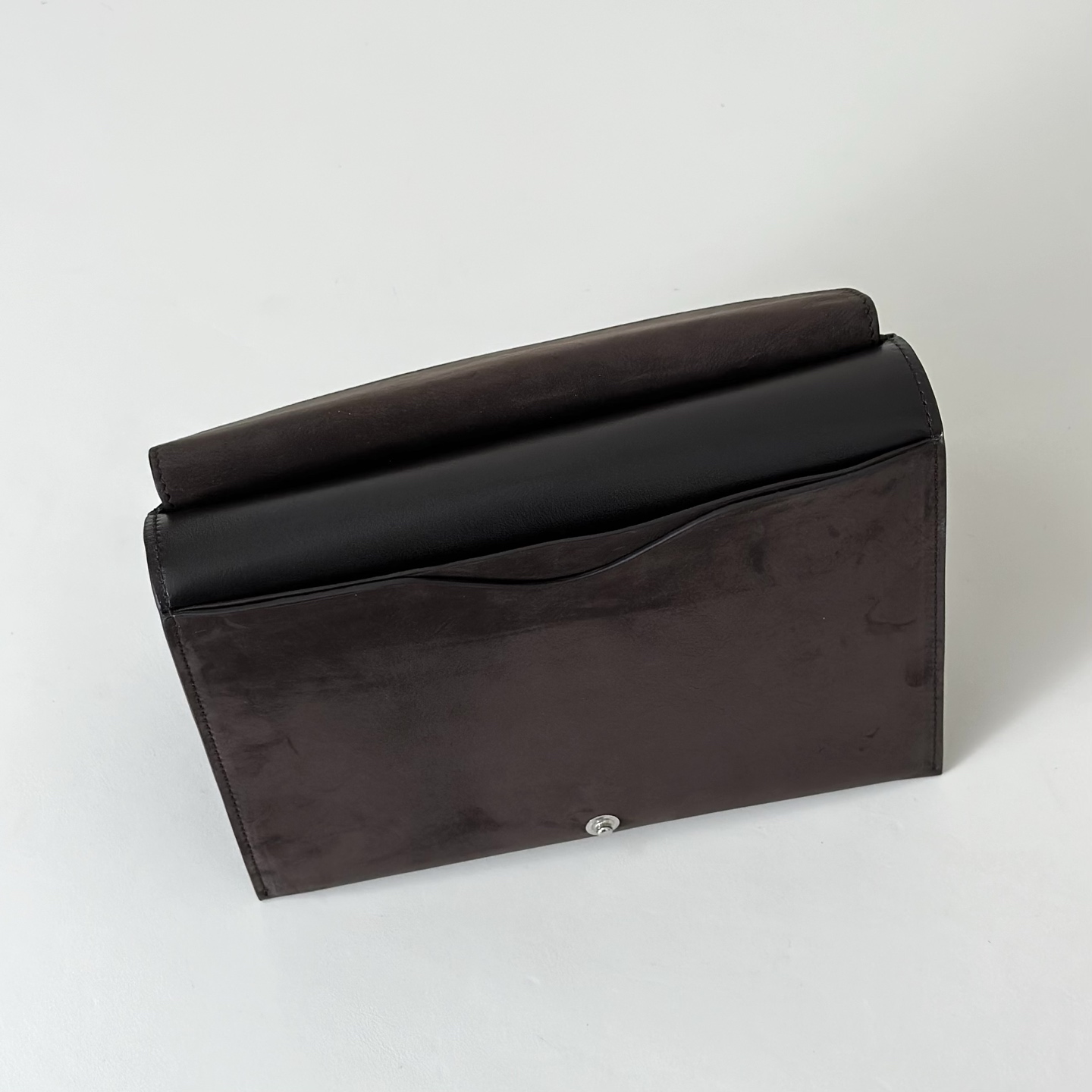 p650。Travel Pouch 手包

胎反绒/ 咖啡色（w1678）

尺寸:长21cmX高15cmX侧宽2cm