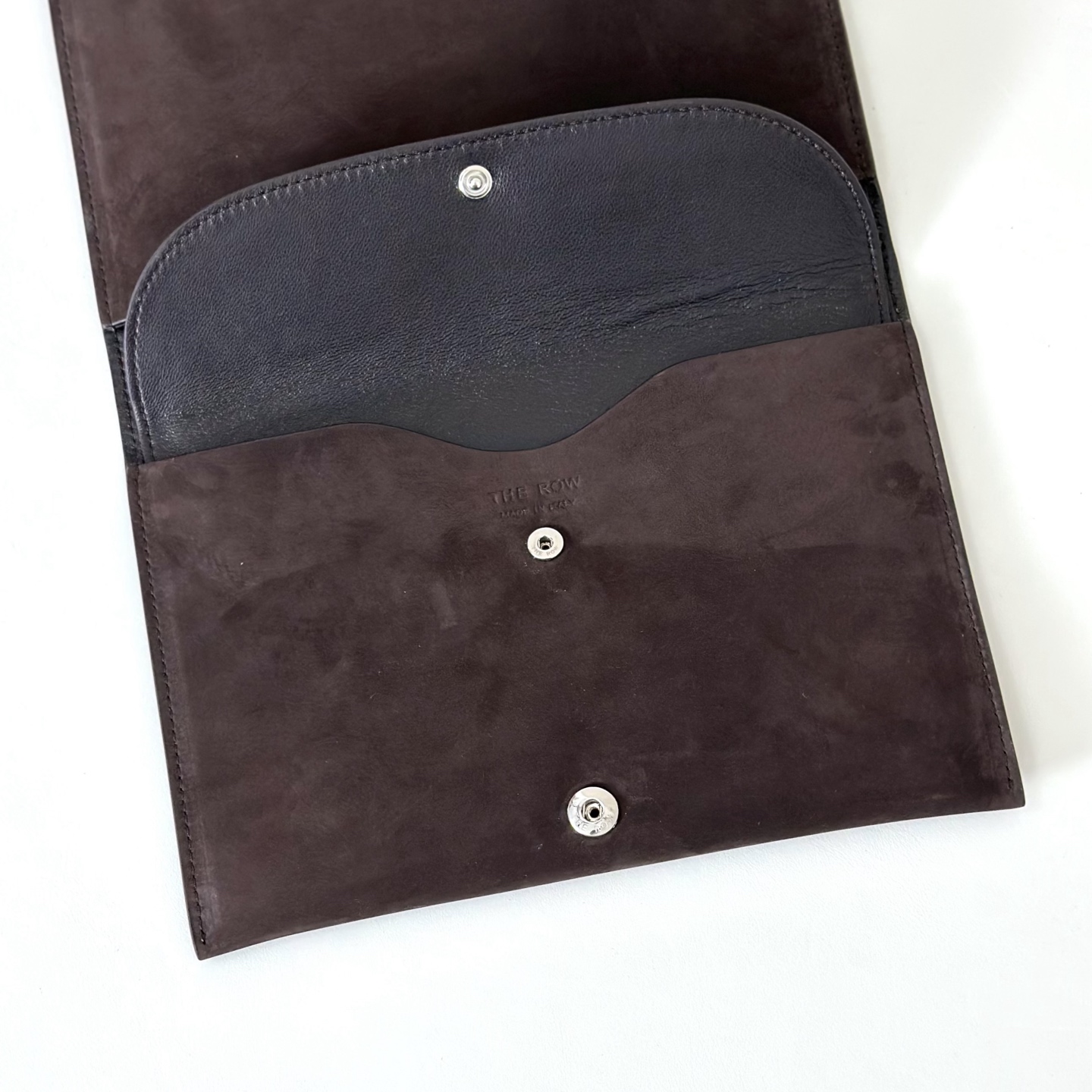 p650。Travel Pouch 手包

胎反绒/ 咖啡色（w1678）

尺寸:长21cmX高15cmX侧宽2cm