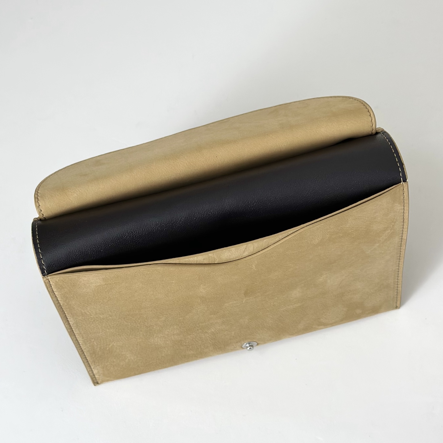 p650。Travel Pouch 手包

胎反绒/芥末黄（w1678）

尺寸:长21cmX高15cmX侧宽2cm