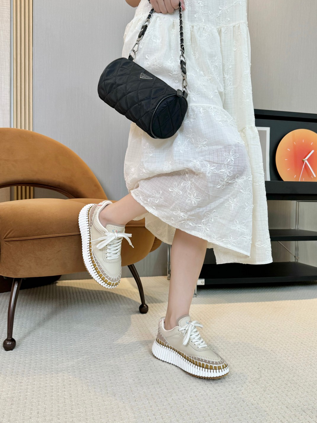 Chloe’s 2024 Spring/Summer New Sandals: Cosmopolitan, Multi-Coloured Fabric with Imported Cow Skins - 图片 8