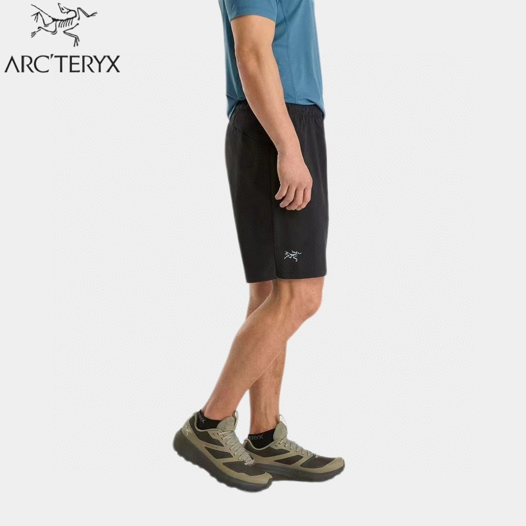 💰90
ARC’TERYX 始祖鸟 25夏季新款！海外版男子透气运动健身跑步速干短裤！观网门店同步！科技速干面料！松紧腰设计！面料清爽透气！薄而不透！吸湿排汗快干！时刻保持身体干爽！全天候户外运动跑步打球等都是不可多得的好裤子！立体拼接裁剪工艺！特殊部位都是采用特殊面料！后面两个口袋！隐藏式简洁抽绳自行调节！果断自留了！喜欢的不要错过！

颜色：黑色，灰色，蓝色
尺码：M-3xL(尺码表见图九）