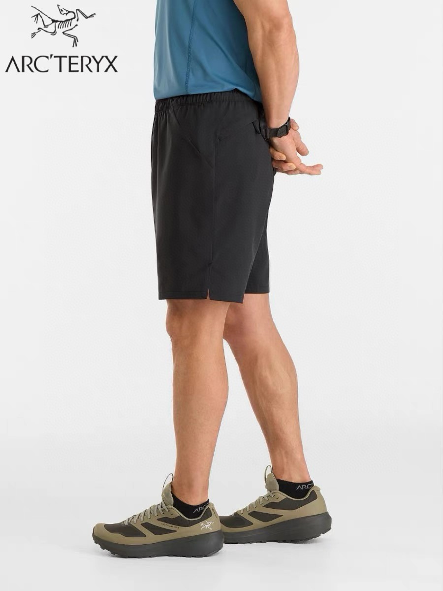 💰90
ARC’TERYX 始祖鸟 25夏季新款！海外版男子透气运动健身跑步速干短裤！观网门店同步！科技速干面料！松紧腰设计！面料清爽透气！薄而不透！吸湿排汗快干！时刻保持身体干爽！全天候户外运动跑步打球等都是不可多得的好裤子！立体拼接裁剪工艺！特殊部位都是采用特殊面料！后面两个口袋！隐藏式简洁抽绳自行调节！果断自留了！喜欢的不要错过！

颜色：黑色，灰色，蓝色
尺码：M-3xL(尺码表见图九）