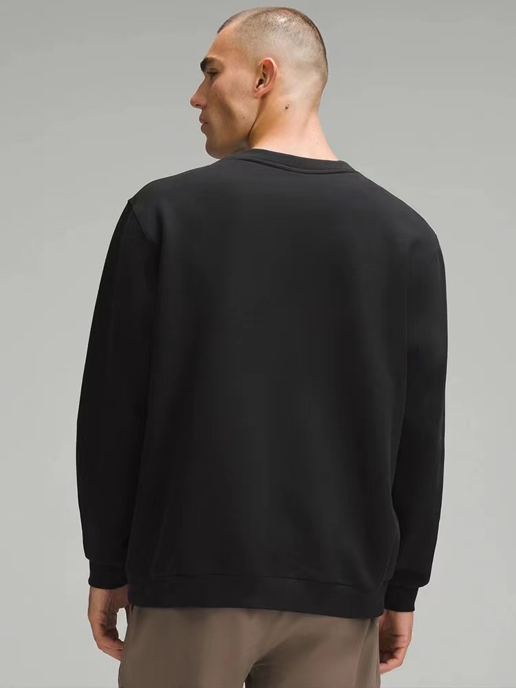 💰80 高品质雪梨纸精包装
lululemon/露露2026春季经典小标情侣圆领休闲卫衣！
 原货尾单出口海外订单！！客百分百华棉面料 超亲肤💨
最炫的露露卫衣 ！冬季作为打底春秋单穿都是不错的上身非常显瘦大气
下摆和袖口采用客螺纹设计 十分吸睛！
这次的logo也十分惹眼立体印花logo 露露标也更加有活力！
面料细腻垂感十足非常有质感 上身舒适！！
非常适合秋冬的时候穿哈 大家抓紧下手！！
露露秋季主打款！！小工厂压根做不出来的 舒适感相当的好！！
颜色白色 黑色
尺码M-3XL（尺码表见图九）
