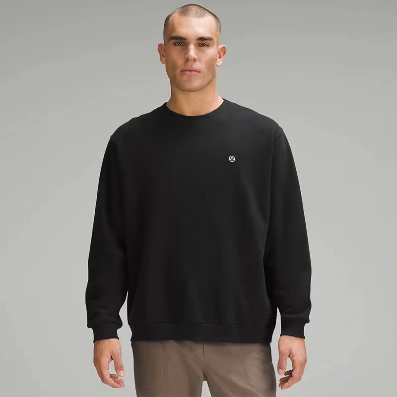 💰80 高品质雪梨纸精包装
lululemon/露露2026春季经典小标情侣圆领休闲卫衣！
 原货尾单出口海外订单！！客百分百华棉面料 超亲肤💨
最炫的露露卫衣 ！冬季作为打底春秋单穿都是不错的上身非常显瘦大气
下摆和袖口采用客螺纹设计 十分吸睛！
这次的logo也十分惹眼立体印花logo 露露标也更加有活力！
面料细腻垂感十足非常有质感 上身舒适！！
非常适合秋冬的时候穿哈 大家抓紧下手！！
露露秋季主打款！！小工厂压根做不出来的 舒适感相当的好！！
颜色白色 黑色
尺码M-3XL（尺码表见图九）
