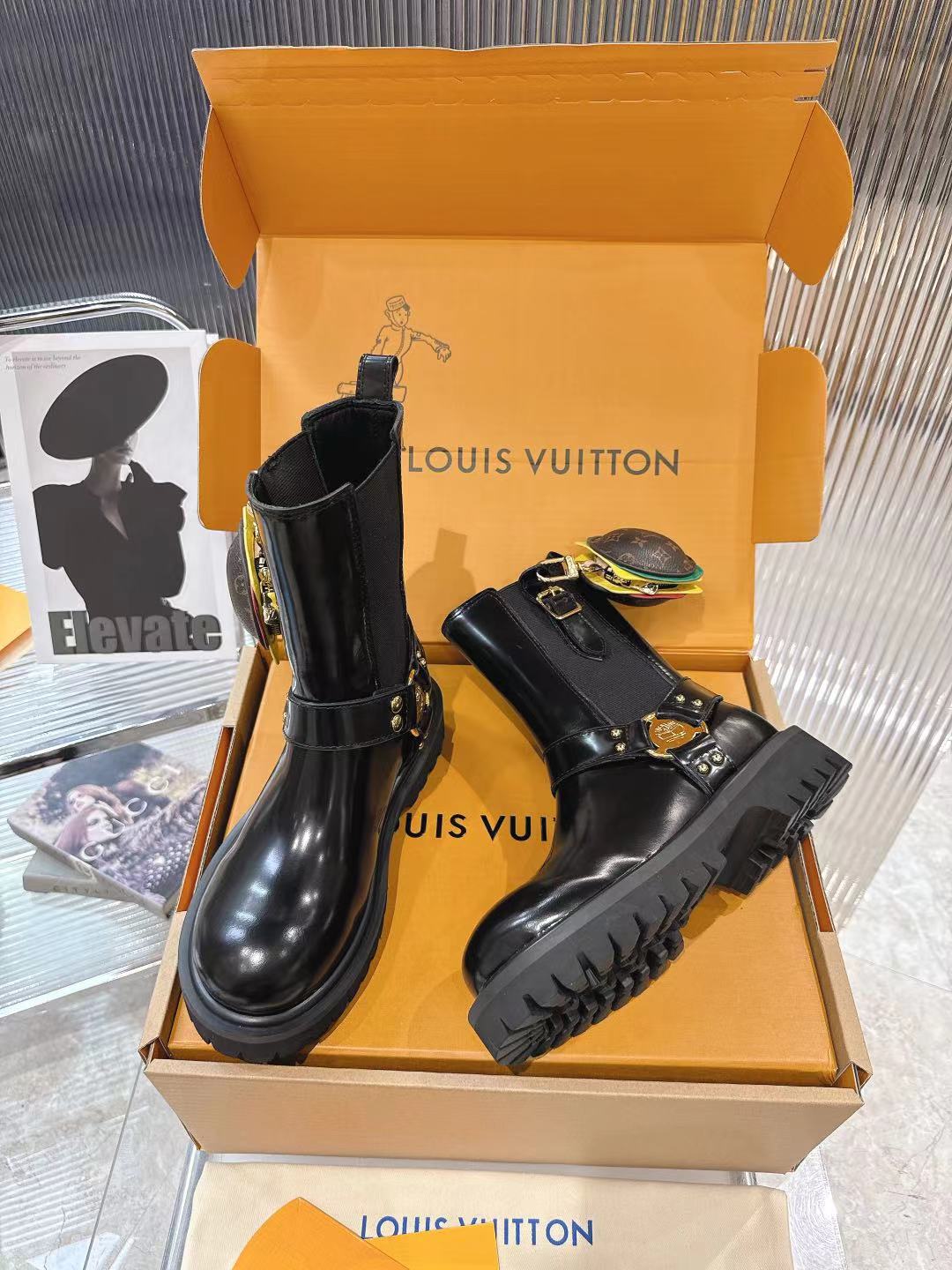 LV x Timberland Collab Black Leather Ankle Boots with Burger Charm 7 a1757509374471 0725
