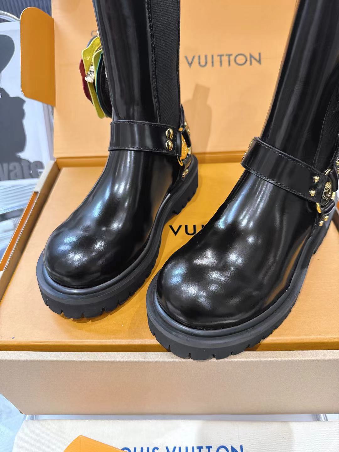 LV x Timberland Collab Black Leather Ankle Boots with Burger Charm 8 a1757509379638 5304