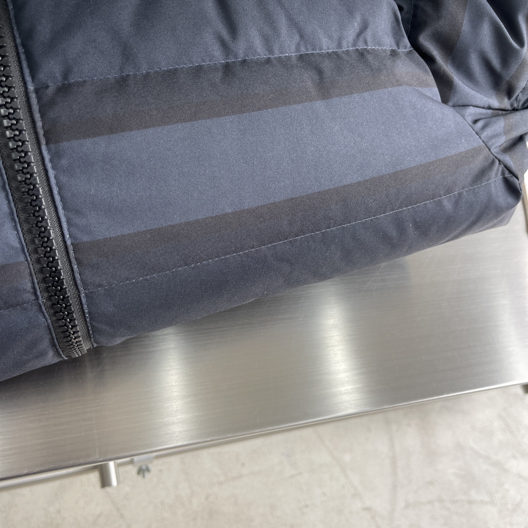 -Dio 秋冬爆款回顾 ——满印提花字母logo双面穿拉链连帽羽绒服 男女同款 高版本码数：S.M.L.