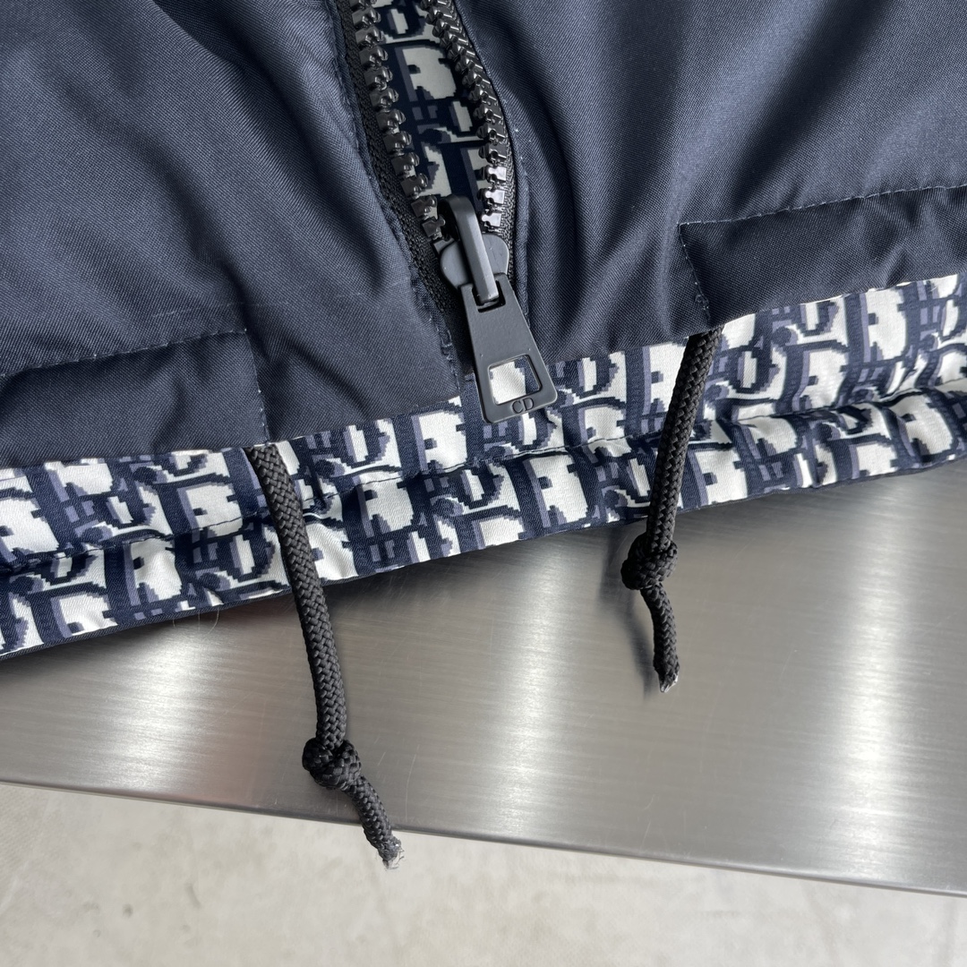 -Dio 秋冬爆款回顾 ——满印提花字母logo双面穿拉链连帽羽绒服 男女同款 高版本码数：S.M.L.