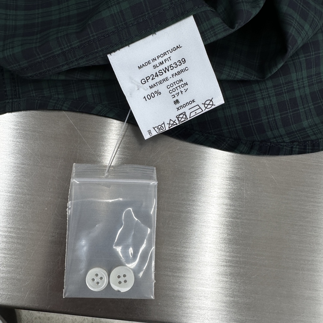 -GVC 格纹标识刺绣小细节棉府绸衬衫。明扣款贝壳扣，面料质感不错舒适透气。男女同款 尺码:38-42（