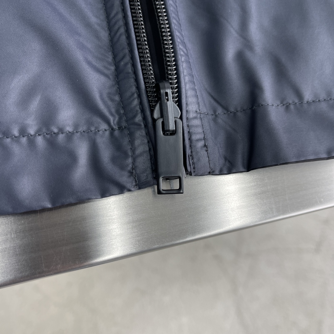 -Prad 新款男士双面休闲定制夹克外套。穿上简约干练的休闲外套，瞬间重回时髦霸气，又是活力满满的状态。