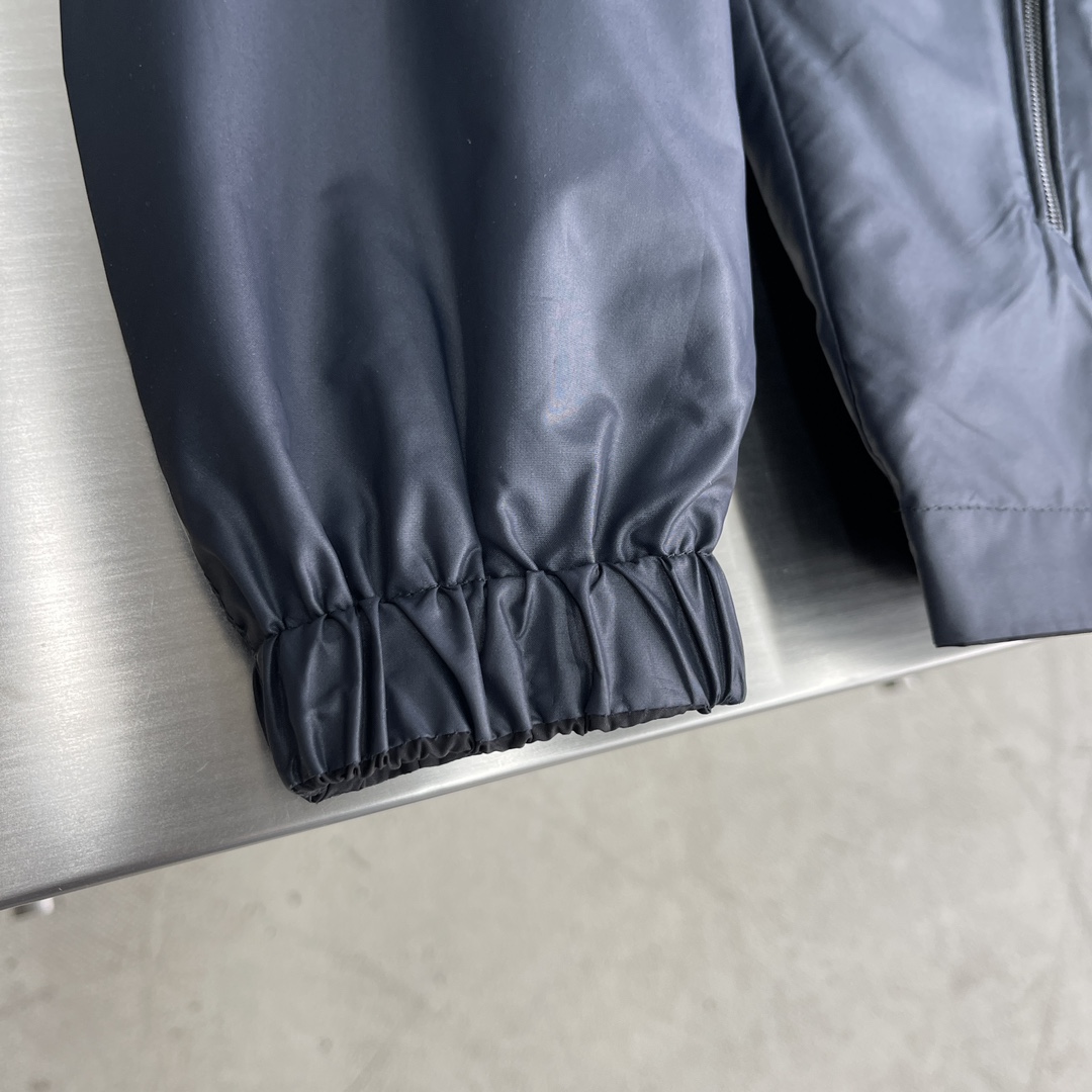 -Prad 新款男士双面休闲定制夹克外套。穿上简约干练的休闲外套，瞬间重回时髦霸气，又是活力满满的状态。