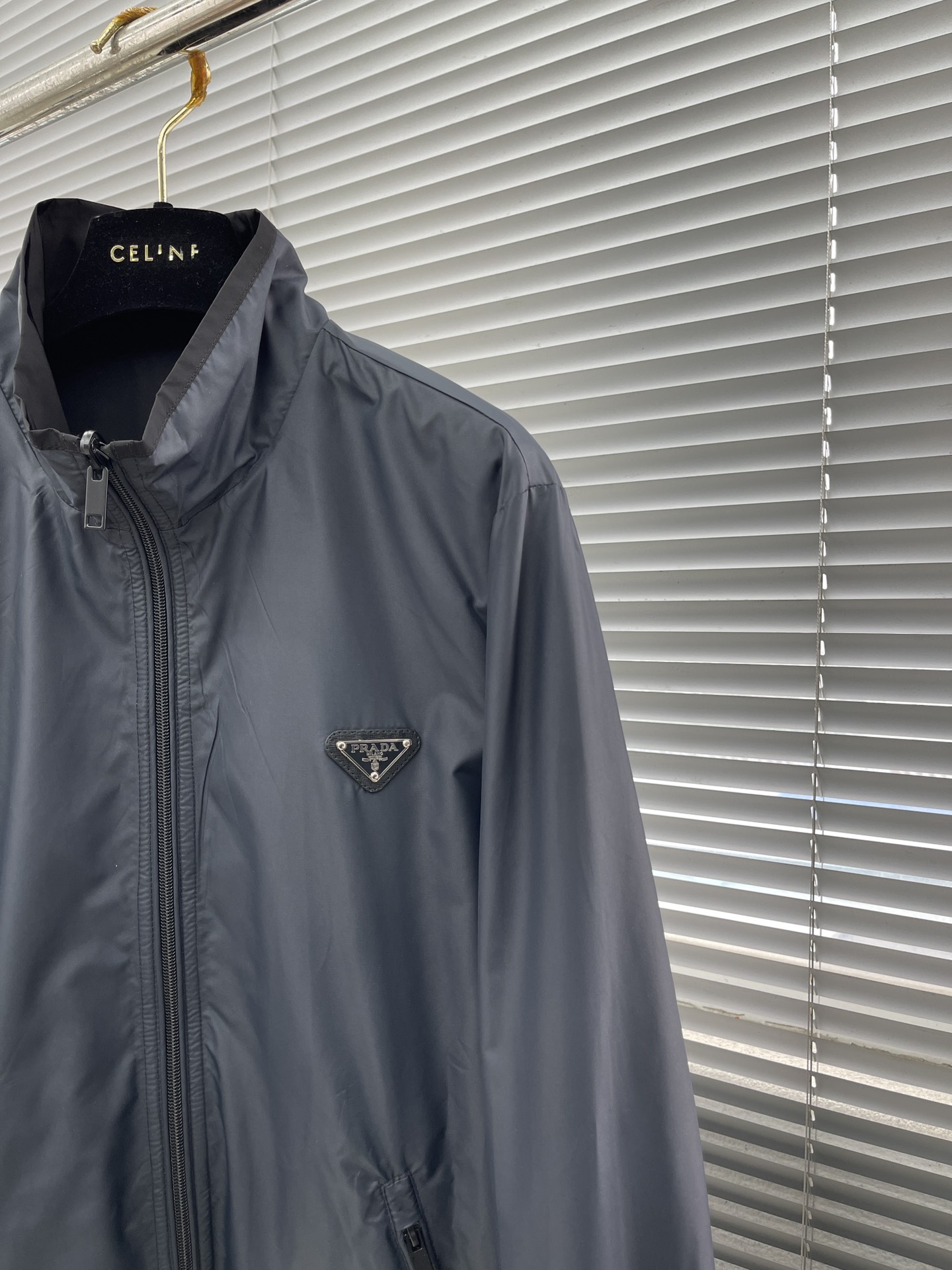 -Prad 新款男士双面休闲定制夹克外套。穿上简约干练的休闲外套，瞬间重回时髦霸气，又是活力满满的状态。